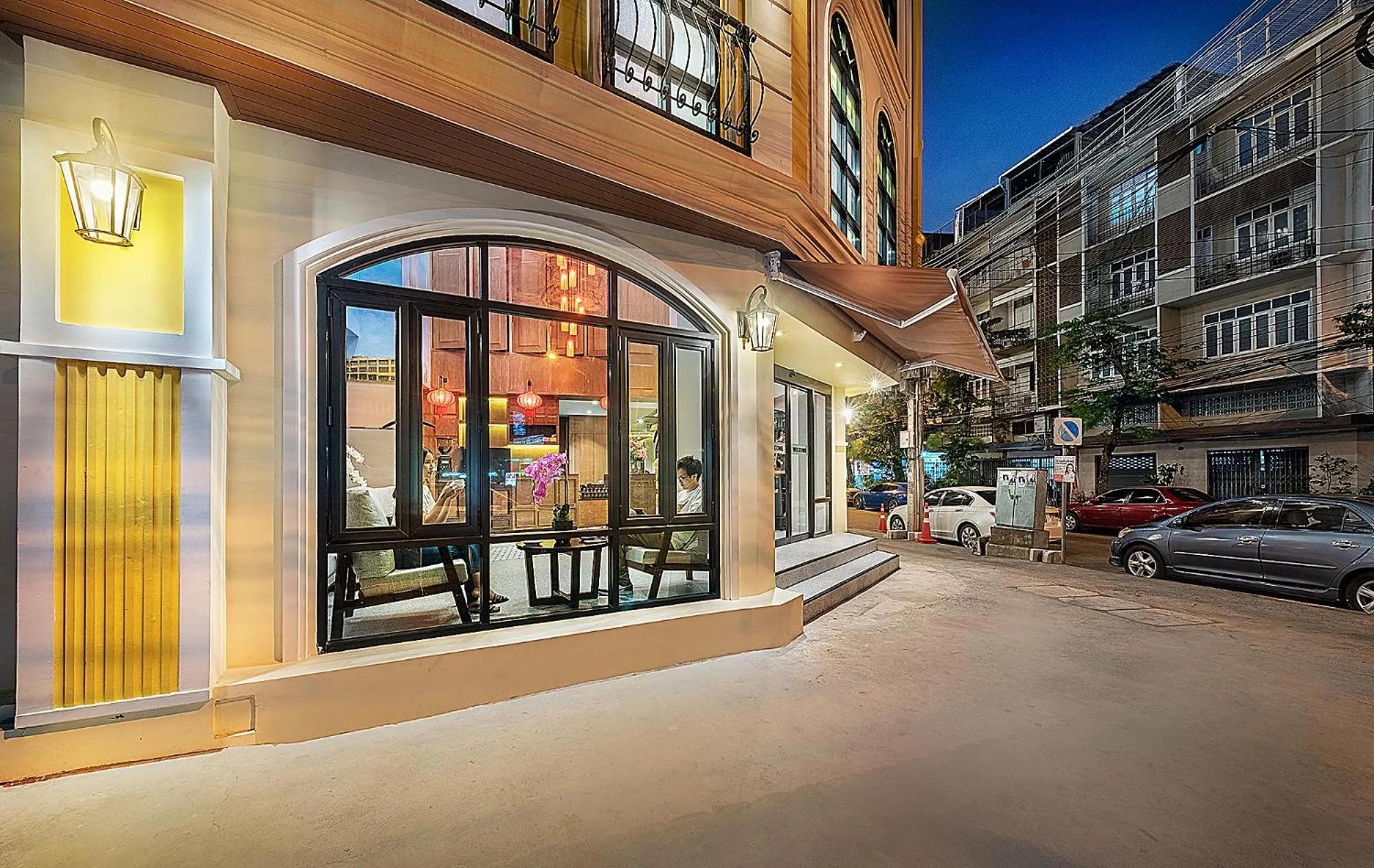 Property building in Phra Nakhon Poshtel