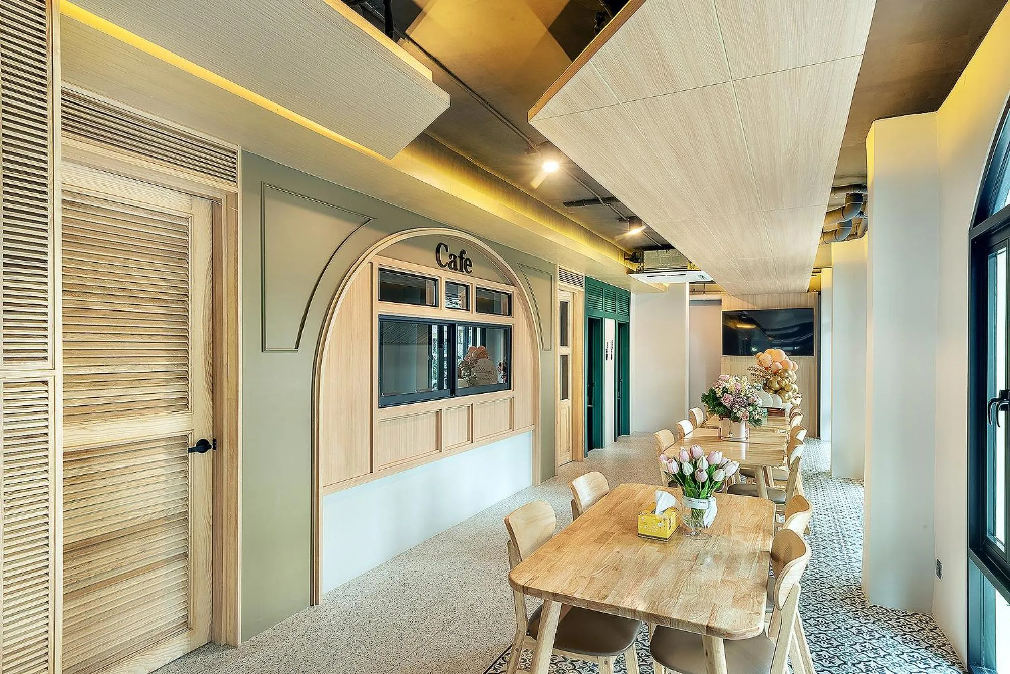 Communal lounge/ TV room in Phra Nakhon Poshtel