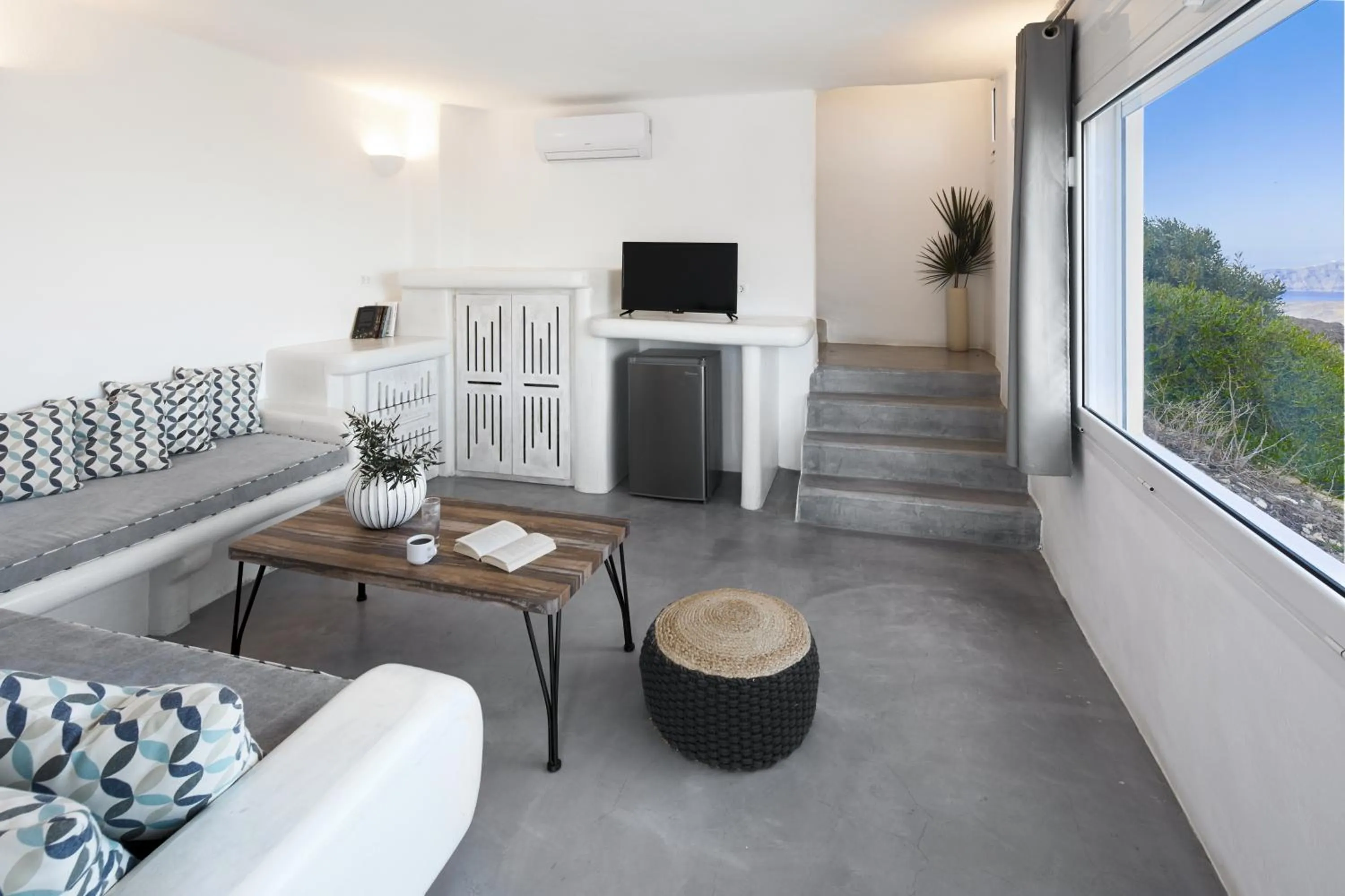 Living room in Suites of the Gods Cave Spa Hotel