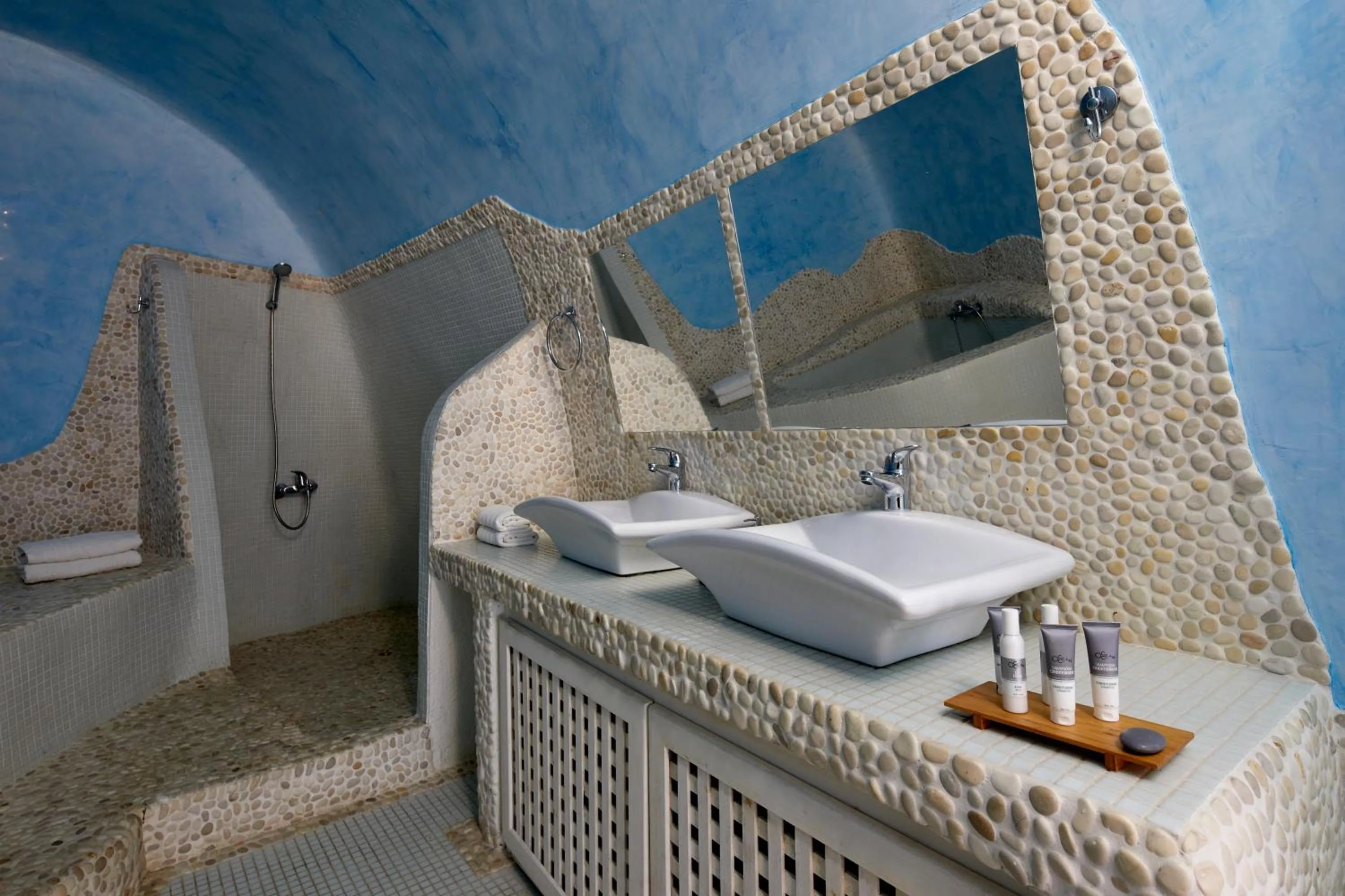 Bathroom in Suites of the Gods Cave Spa Hotel