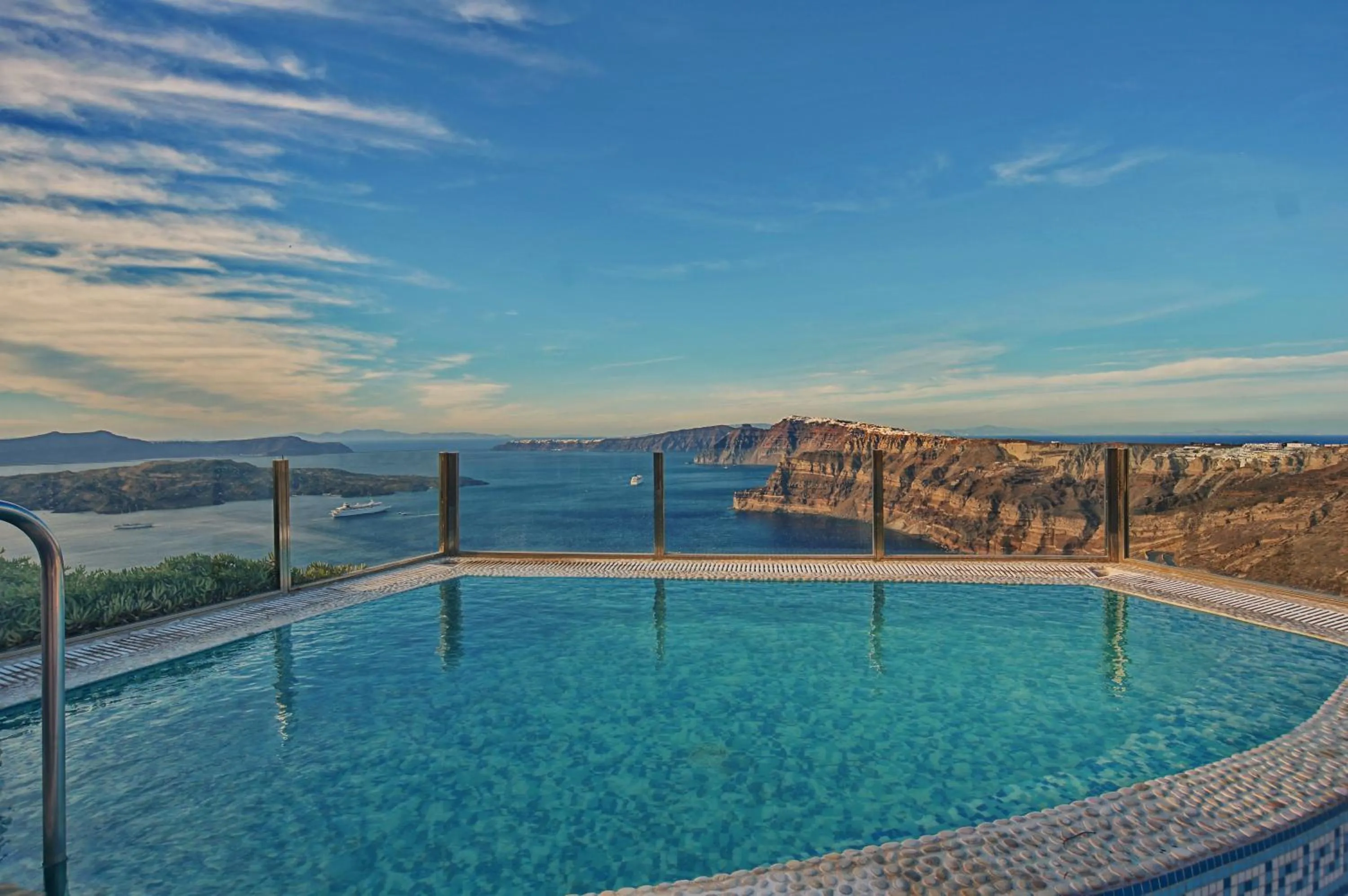 Swimming pool in Suites of the Gods Cave Spa Hotel