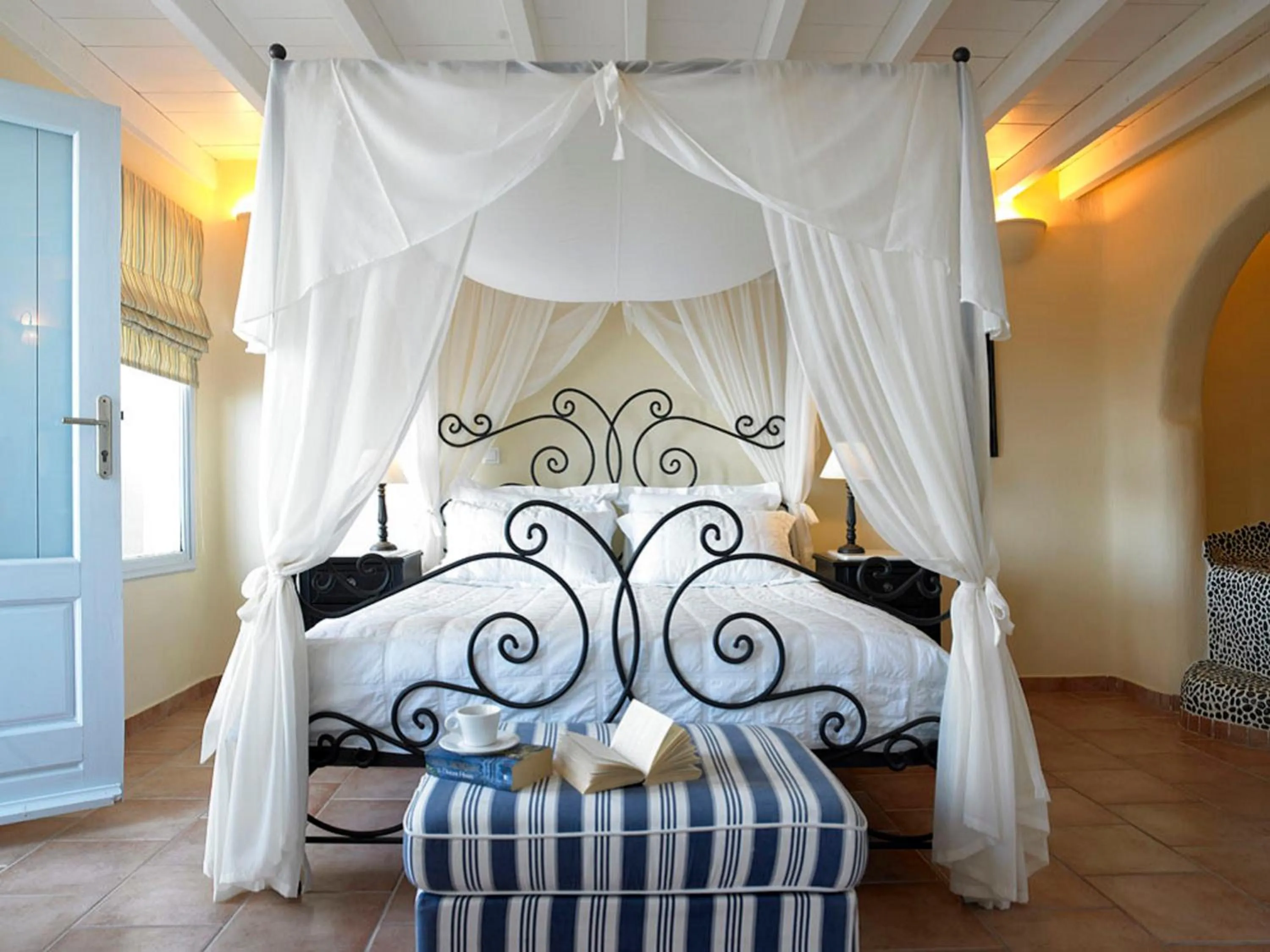 Bed in Suites of the Gods Cave Spa Hotel