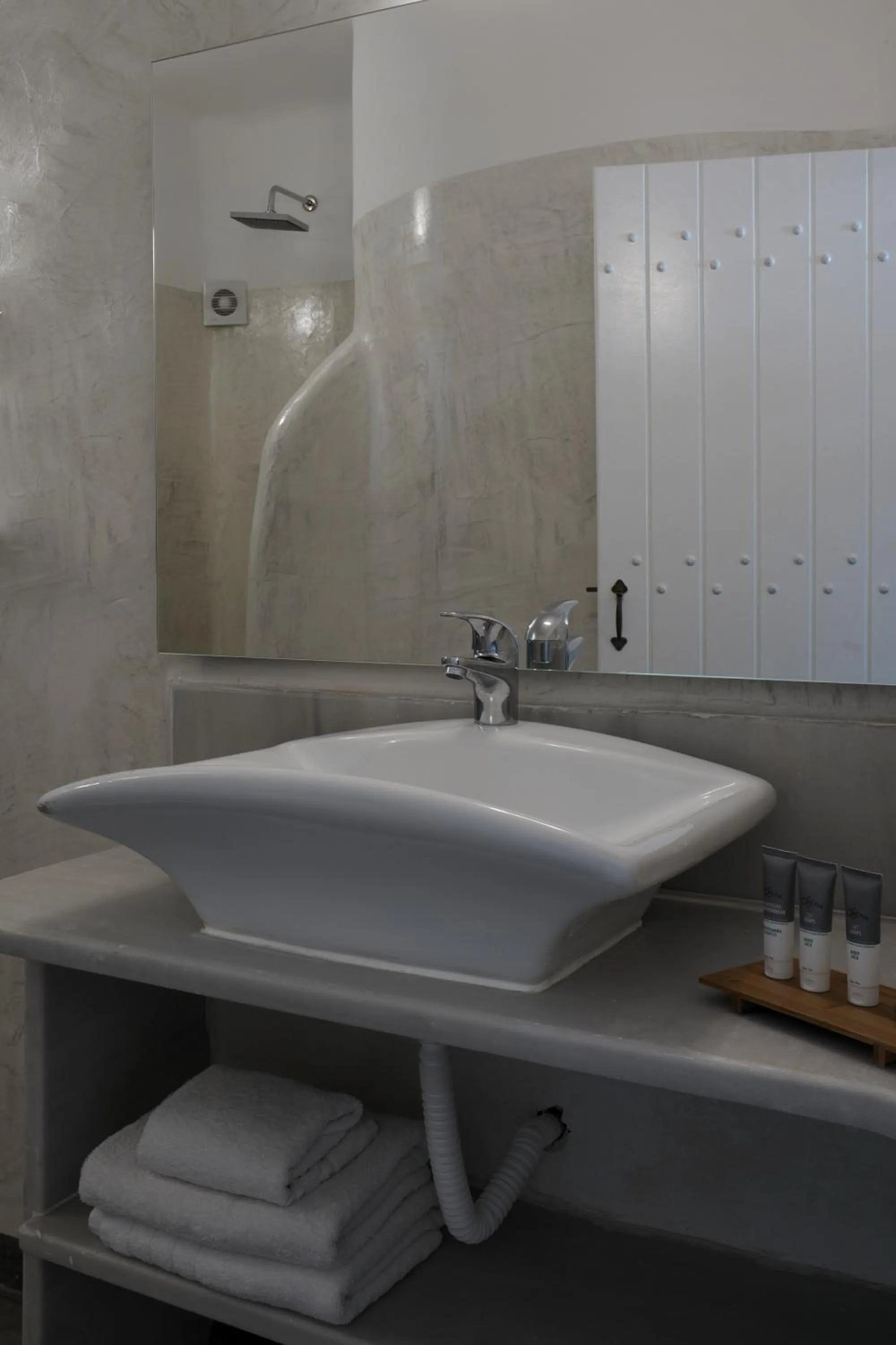 Bathroom in Suites of the Gods Cave Spa Hotel
