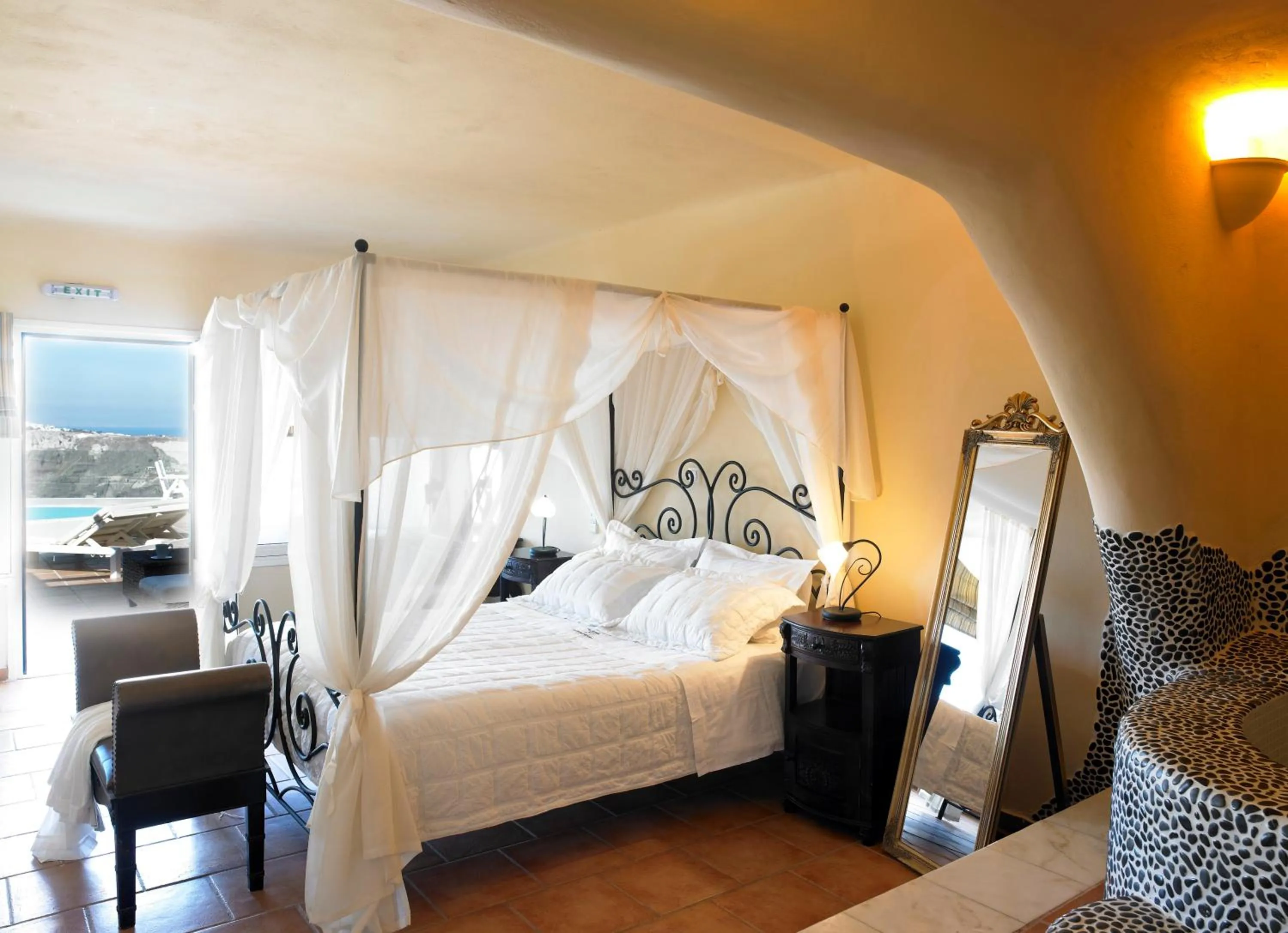 Bed in Suites of the Gods Cave Spa Hotel