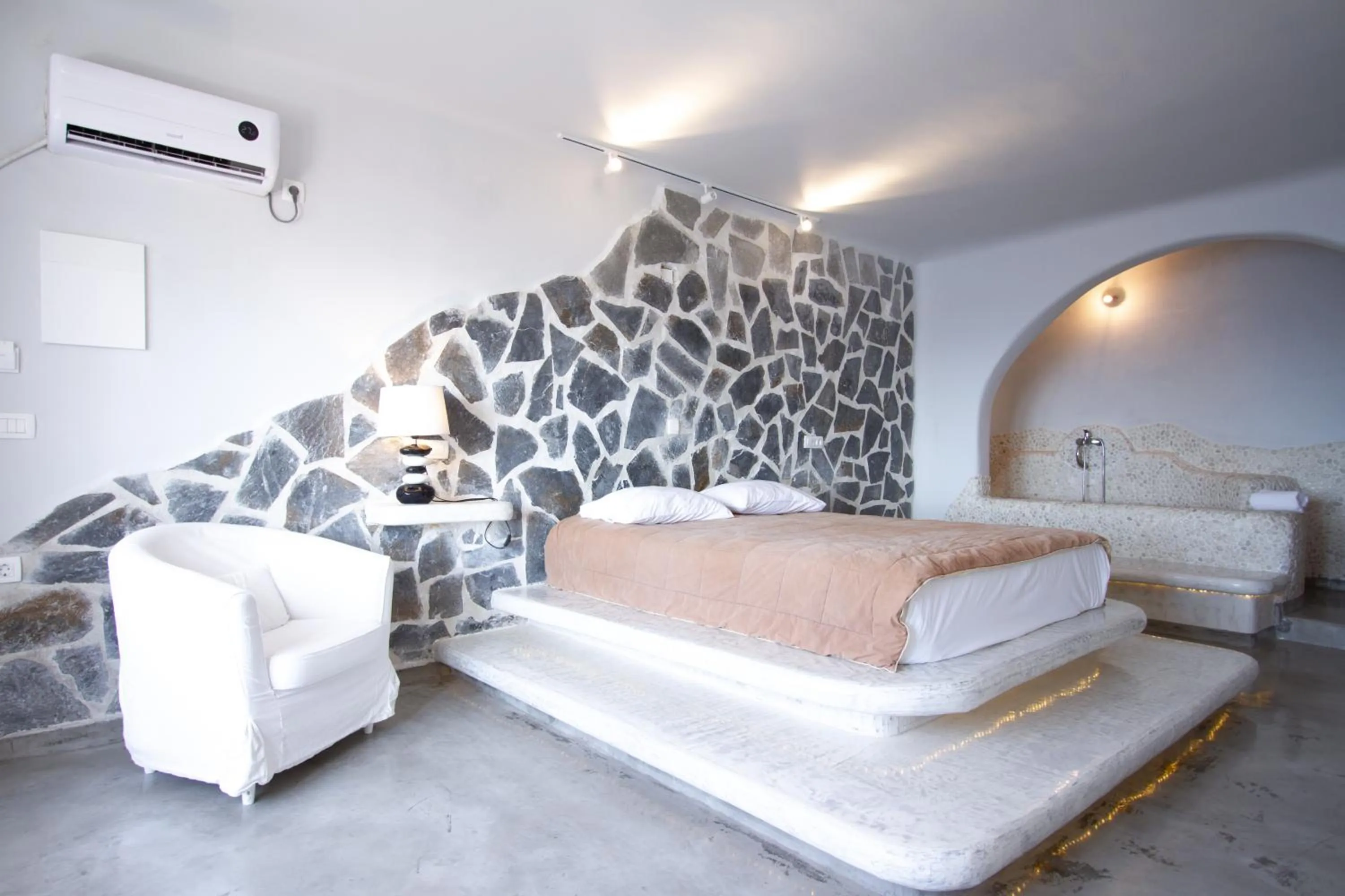 Photo of the whole room, Bed in Suites of the Gods Cave Spa Hotel