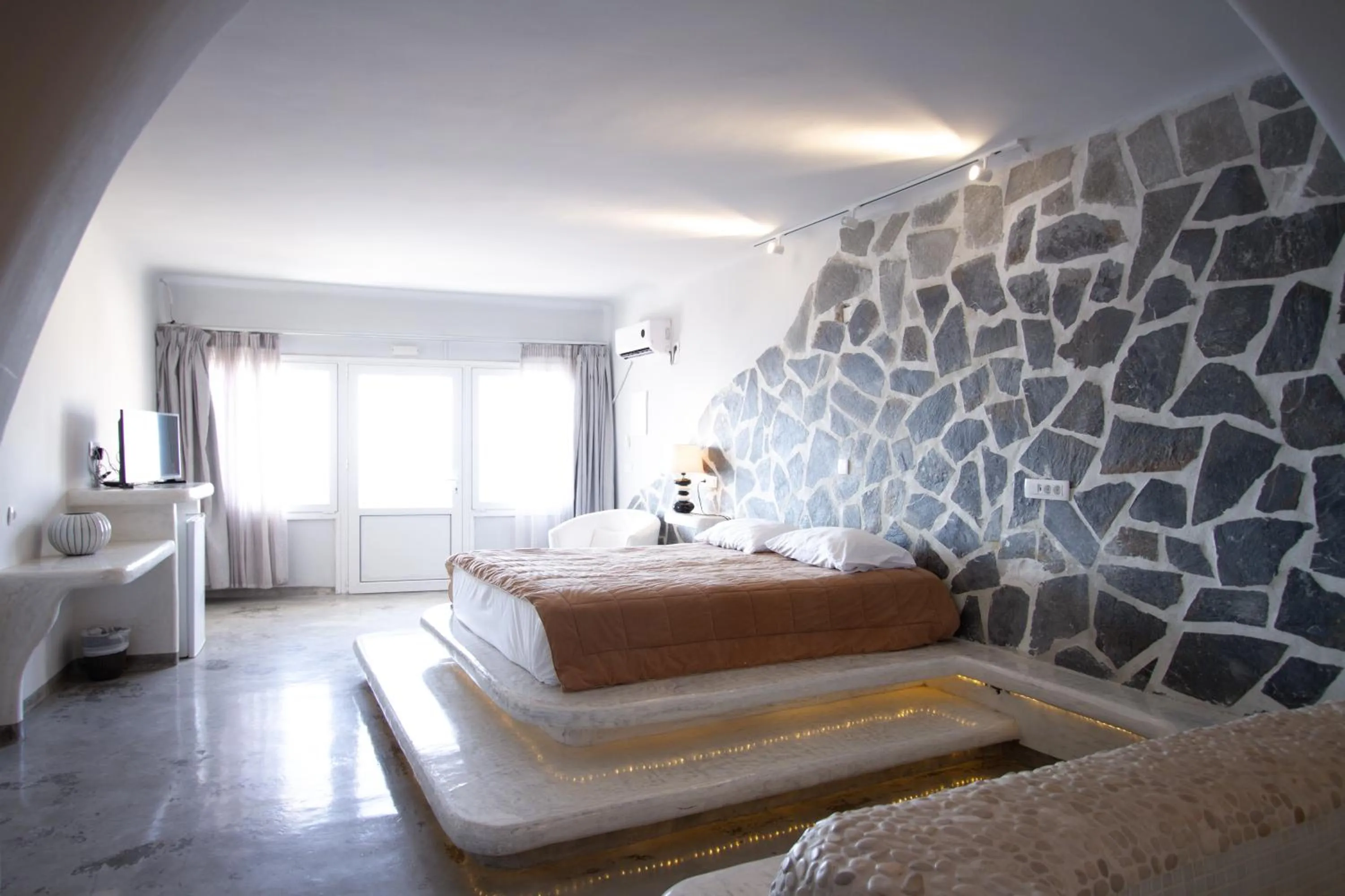 Photo of the whole room, Bed in Suites of the Gods Cave Spa Hotel