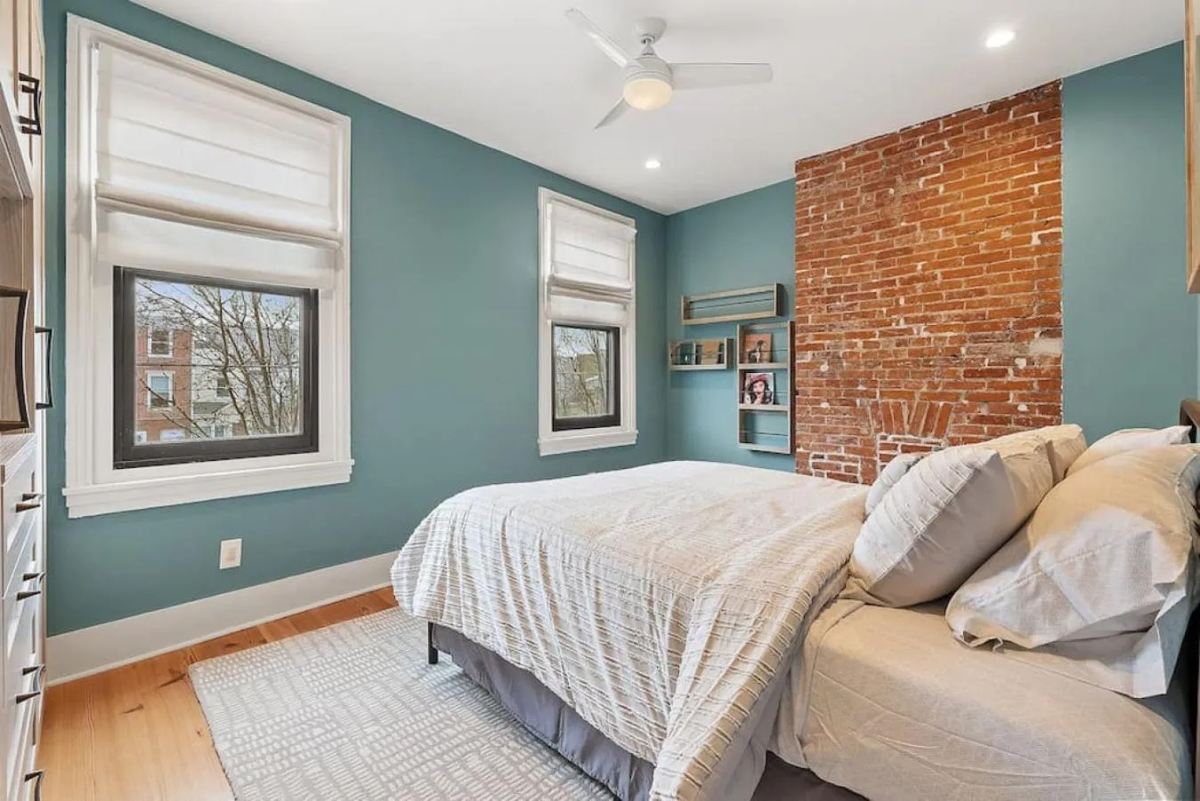 Bed in Designer 3 BR Townhome with Beautiful Backyard