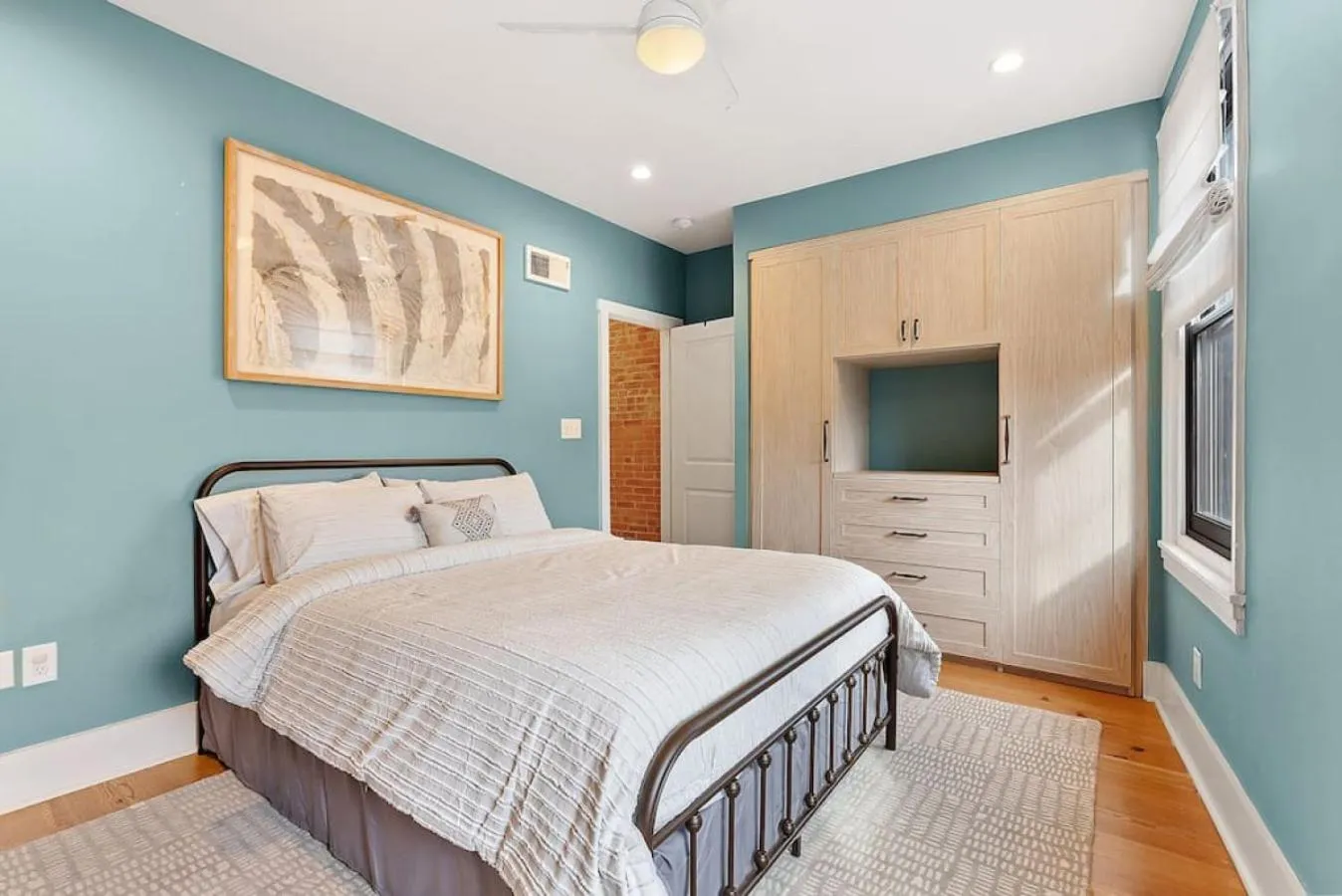 Bed in Designer 3 BR Townhome with Beautiful Backyard