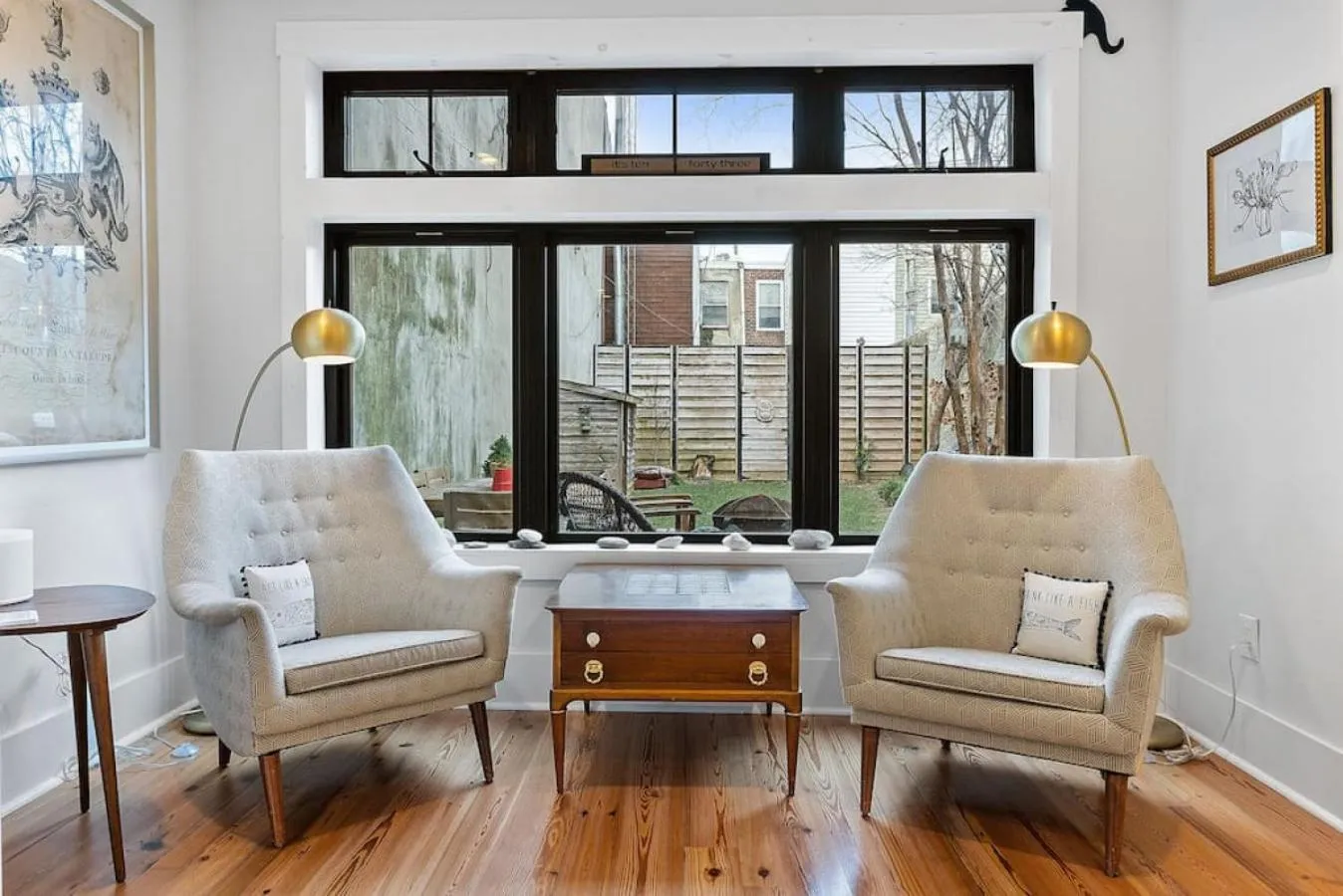 Seating area in Designer 3 BR Townhome with Beautiful Backyard