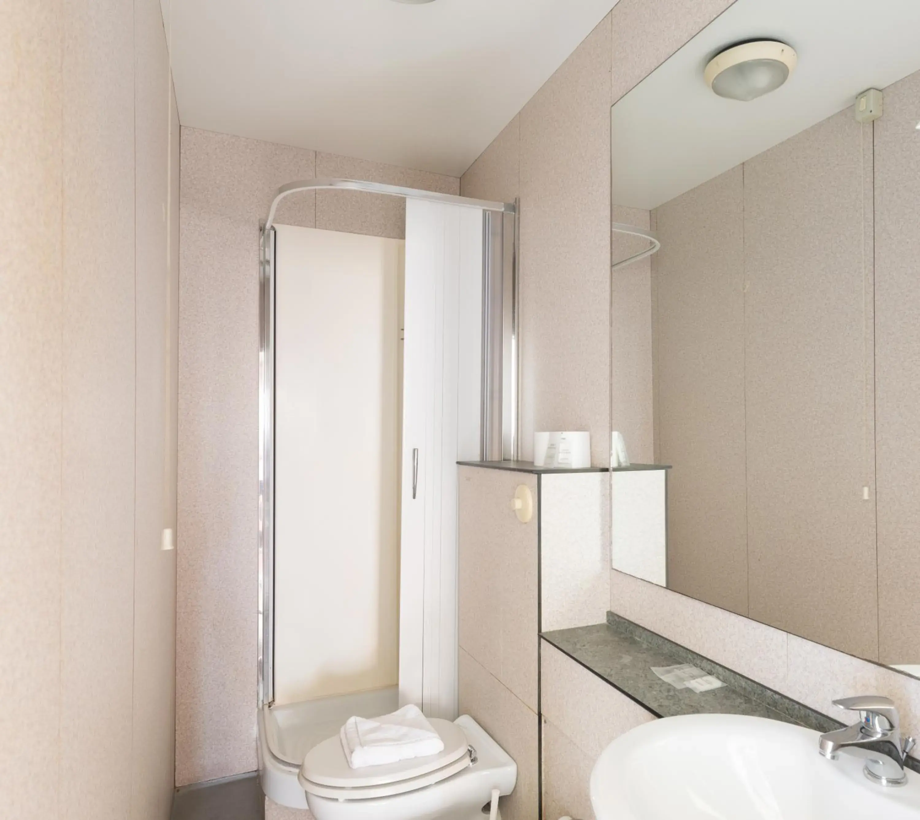 Basic Triple Room in Hotel & Hostel 7 Basic Triple Room in Hotel & Hostel 7