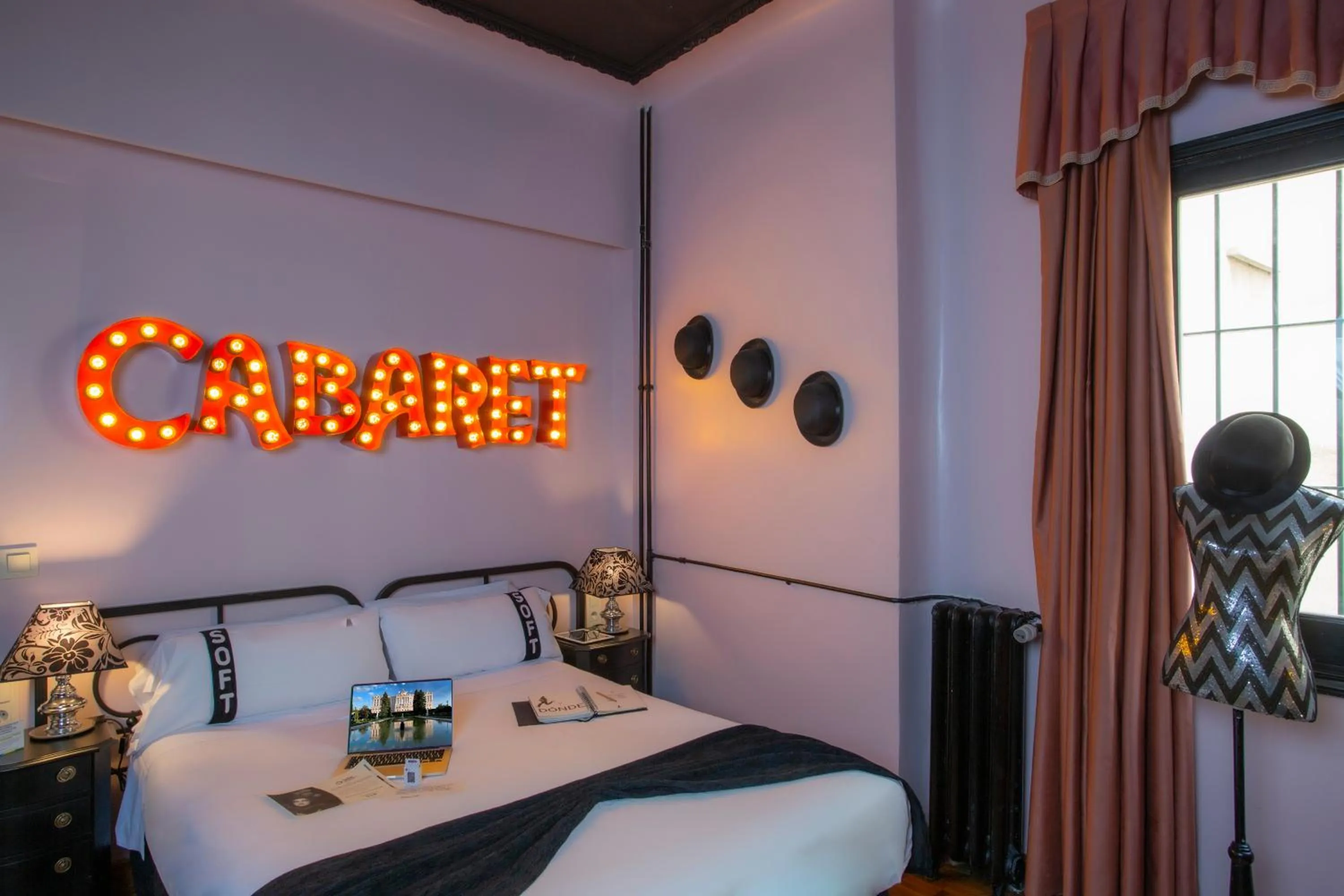 Bedroom, Bed in Casual del Teatro Madrid