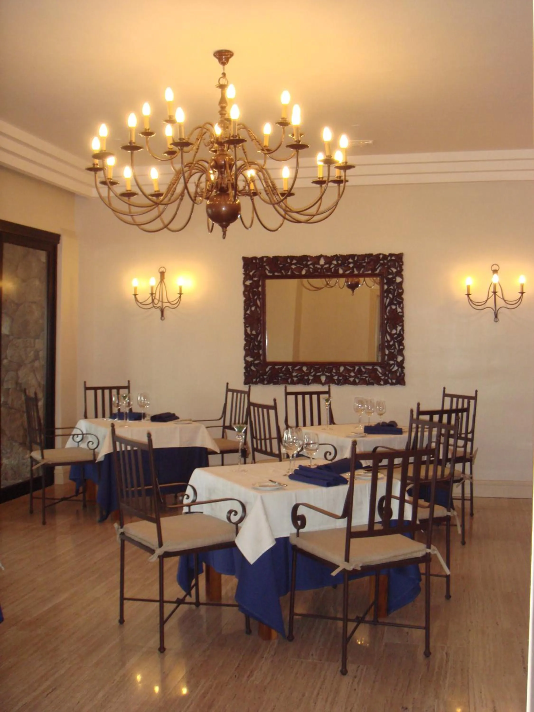 Restaurant/places to eat in Villa VIK - Hotel Boutique