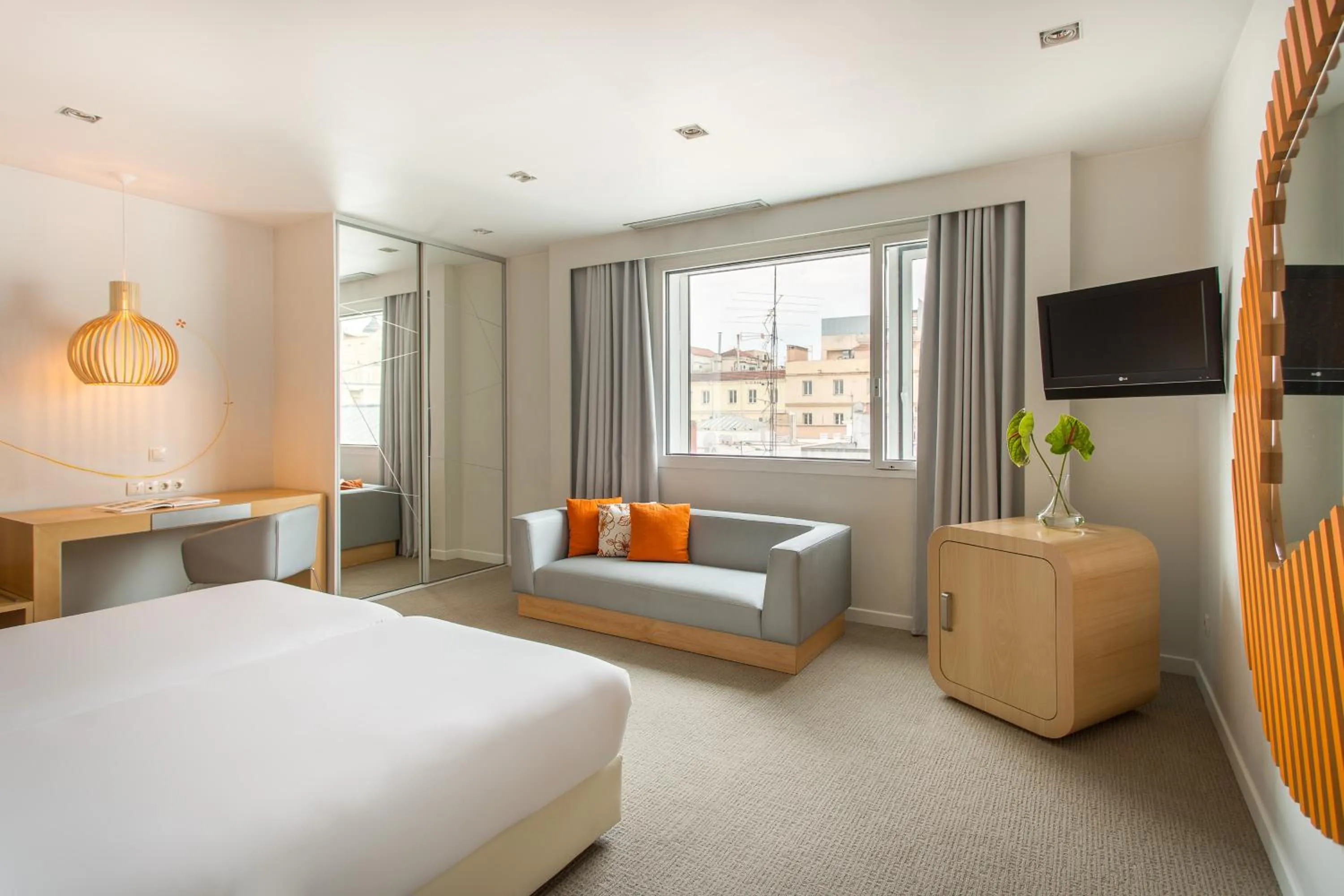 TV and multimedia, Bed in Room Mate Oscar, Madrid