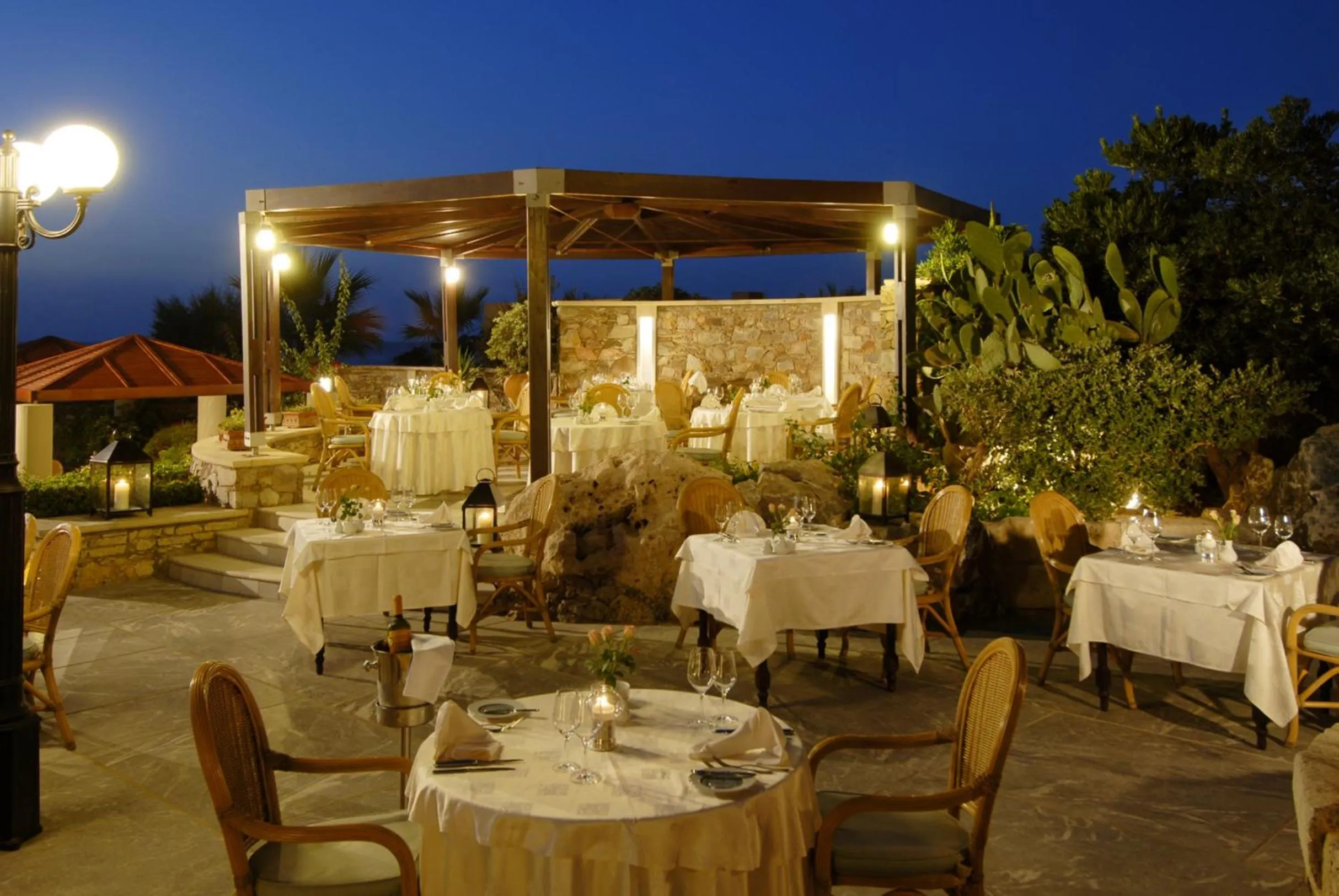 Restaurant/places to eat in Aquila Rithymna Beach