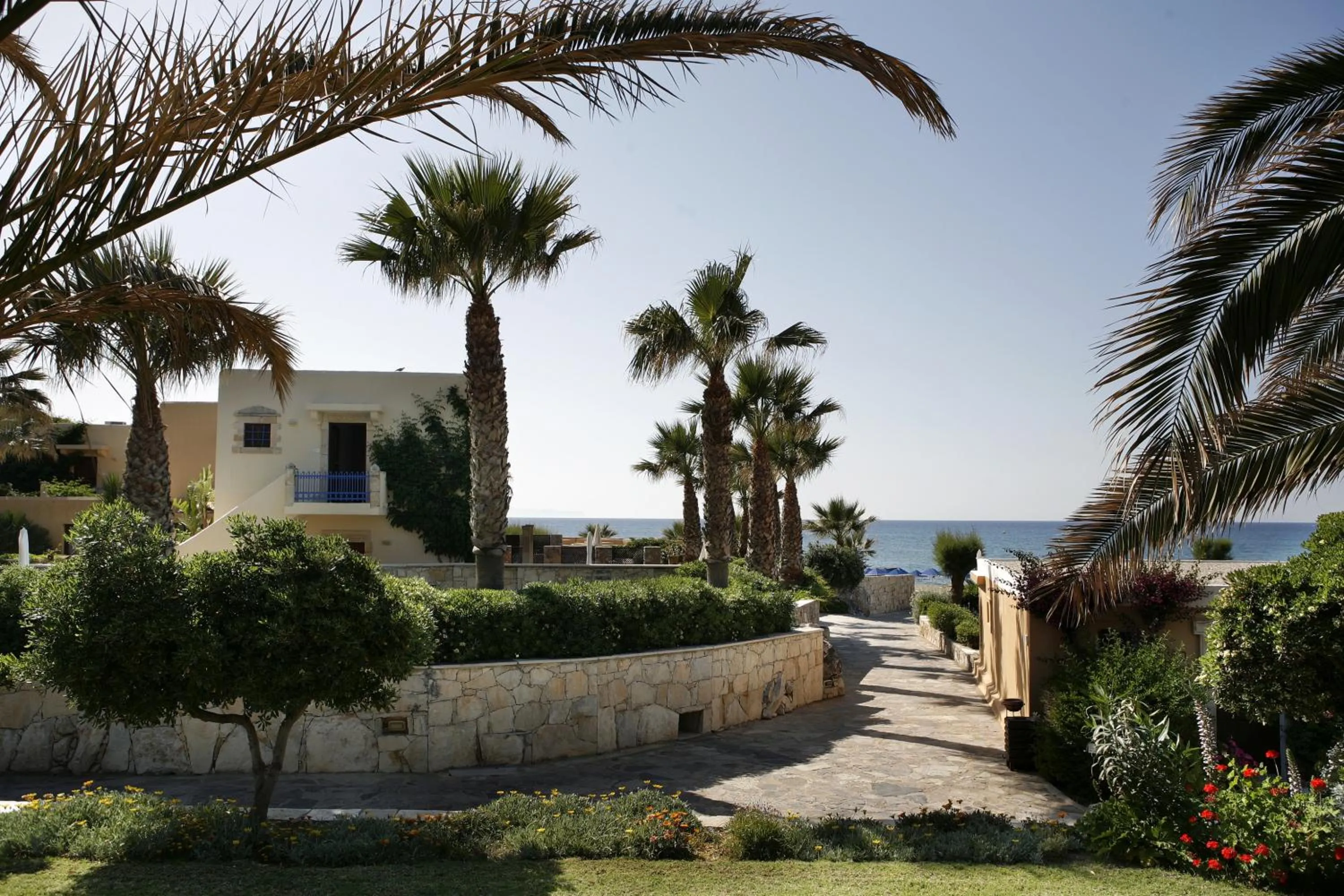 Garden in Aquila Rithymna Beach