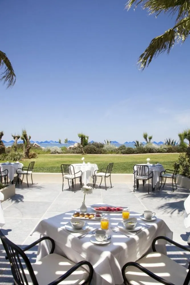 Breakfast in Aquila Rithymna Beach