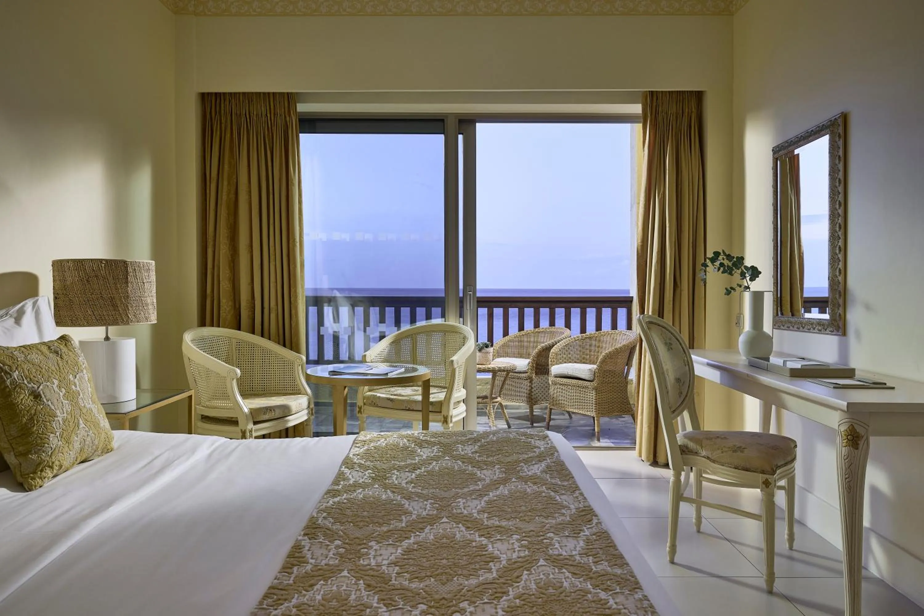 Bedroom, Bed in Aquila Rithymna Beach