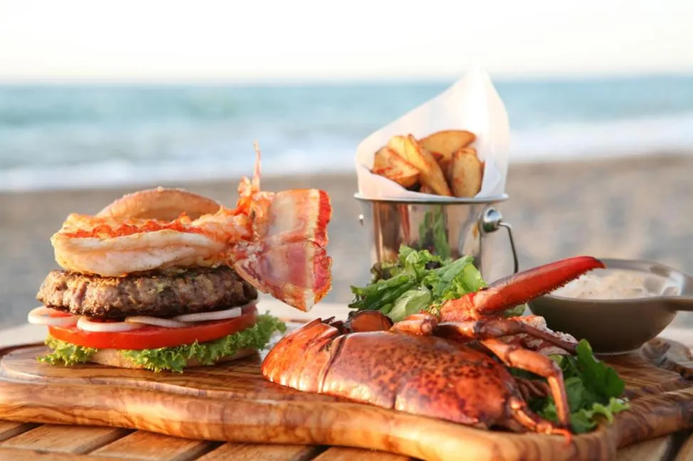 Food and drinks in Aquila Rithymna Beach