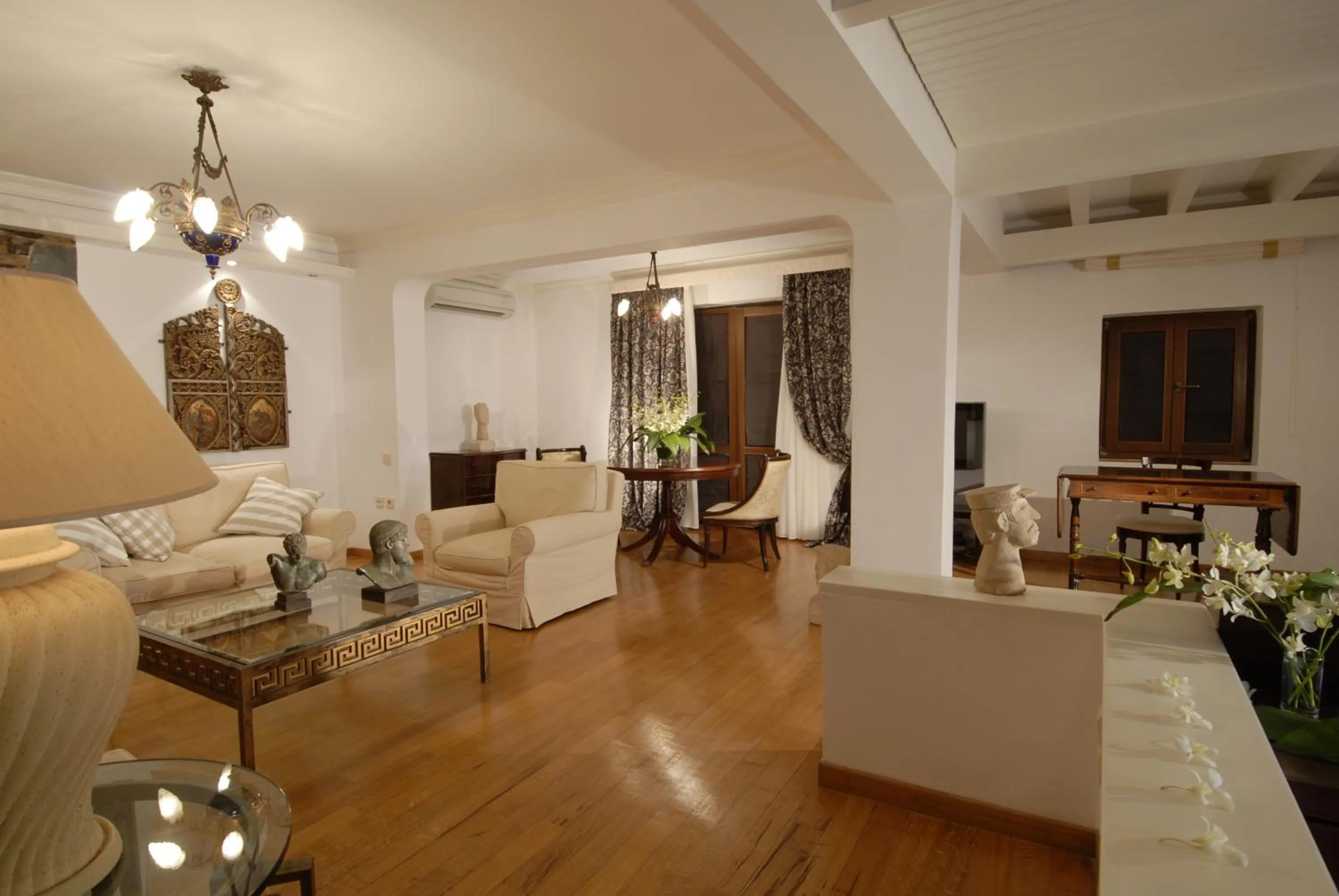 Seating area in Aquila Rithymna Beach