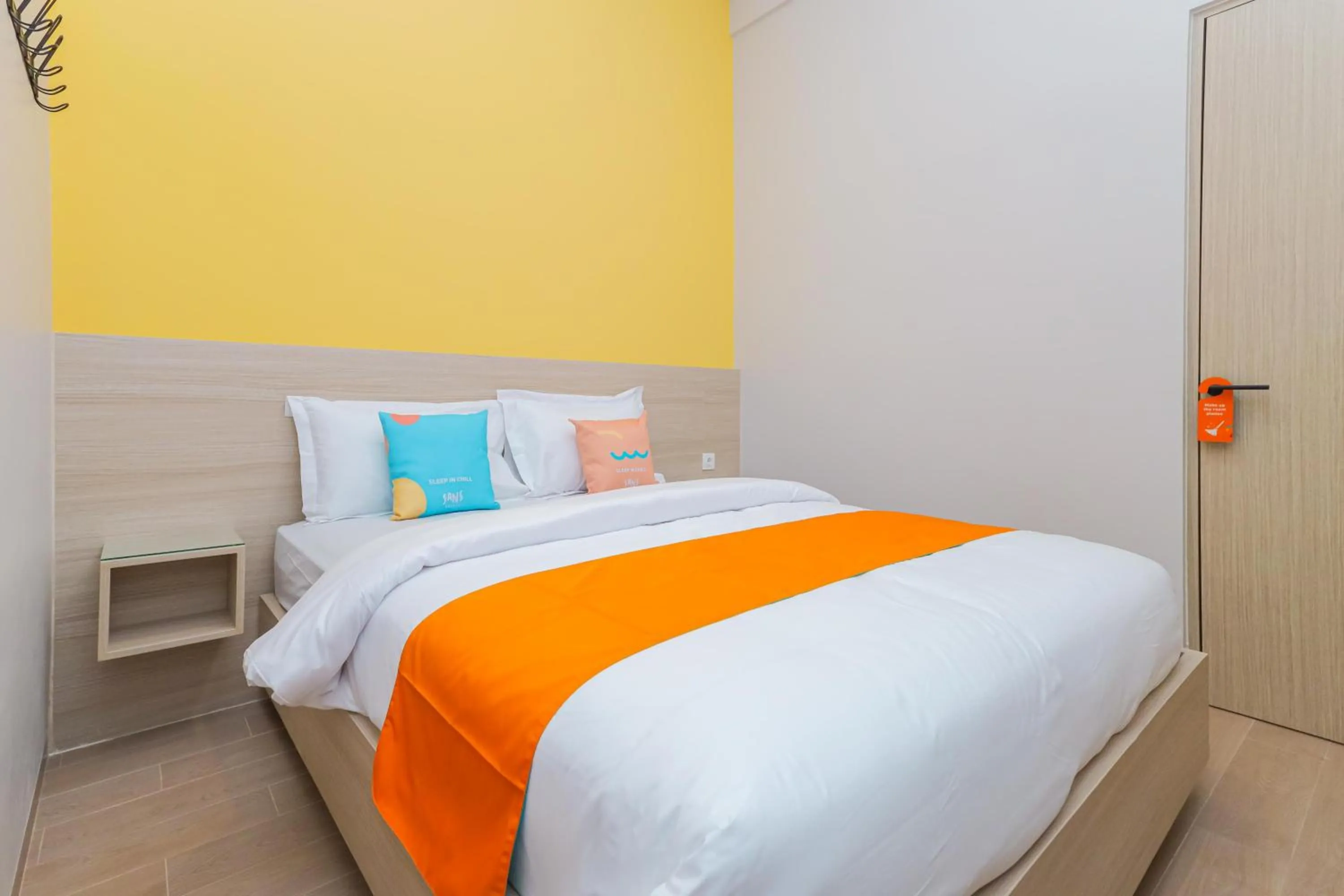 Bedroom, Bed in Sans Hotel Clover Ace Surabaya by RedDoorz