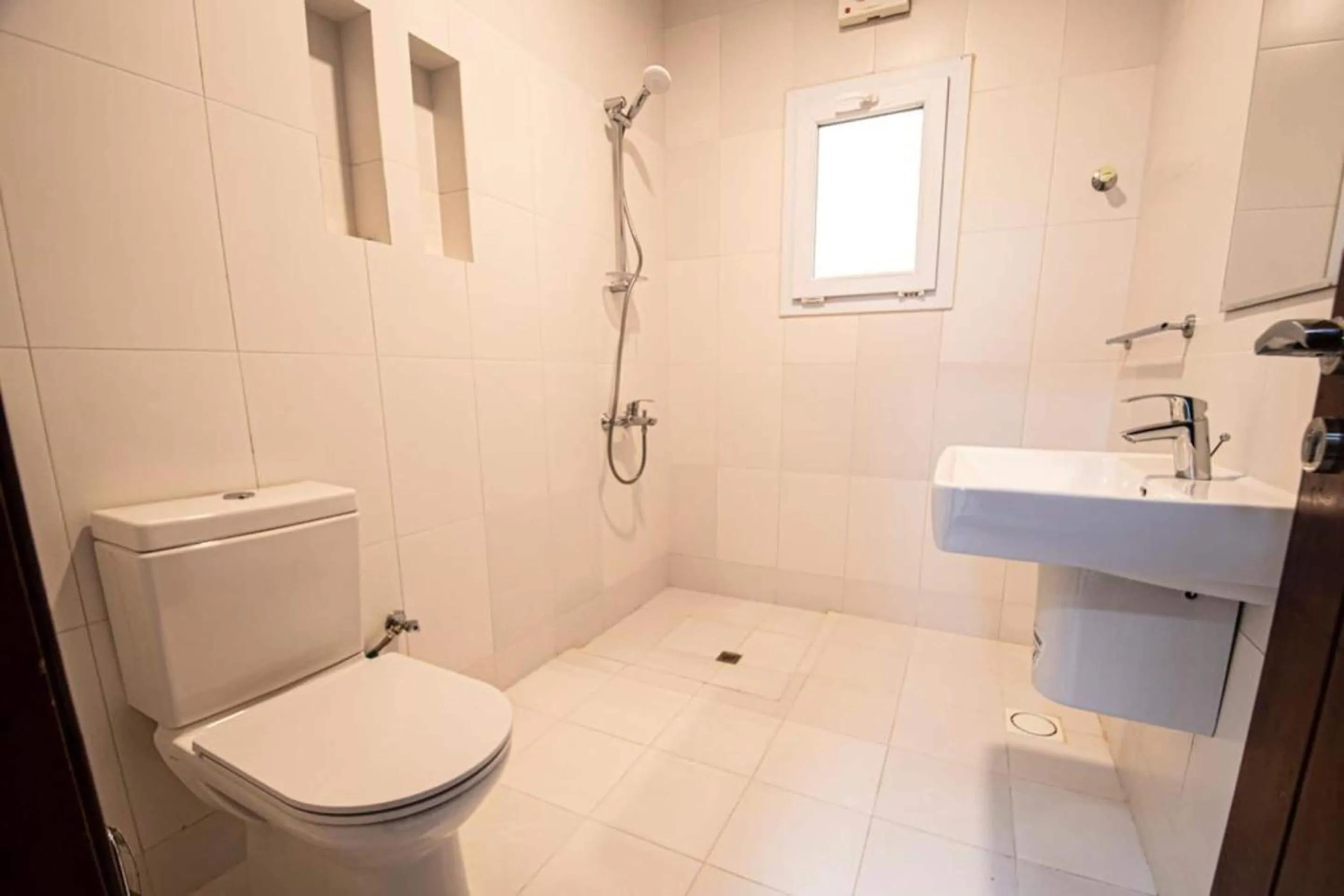 Bathroom in Super OYO 145 Jandul Salalah 2 Furnished Apartment