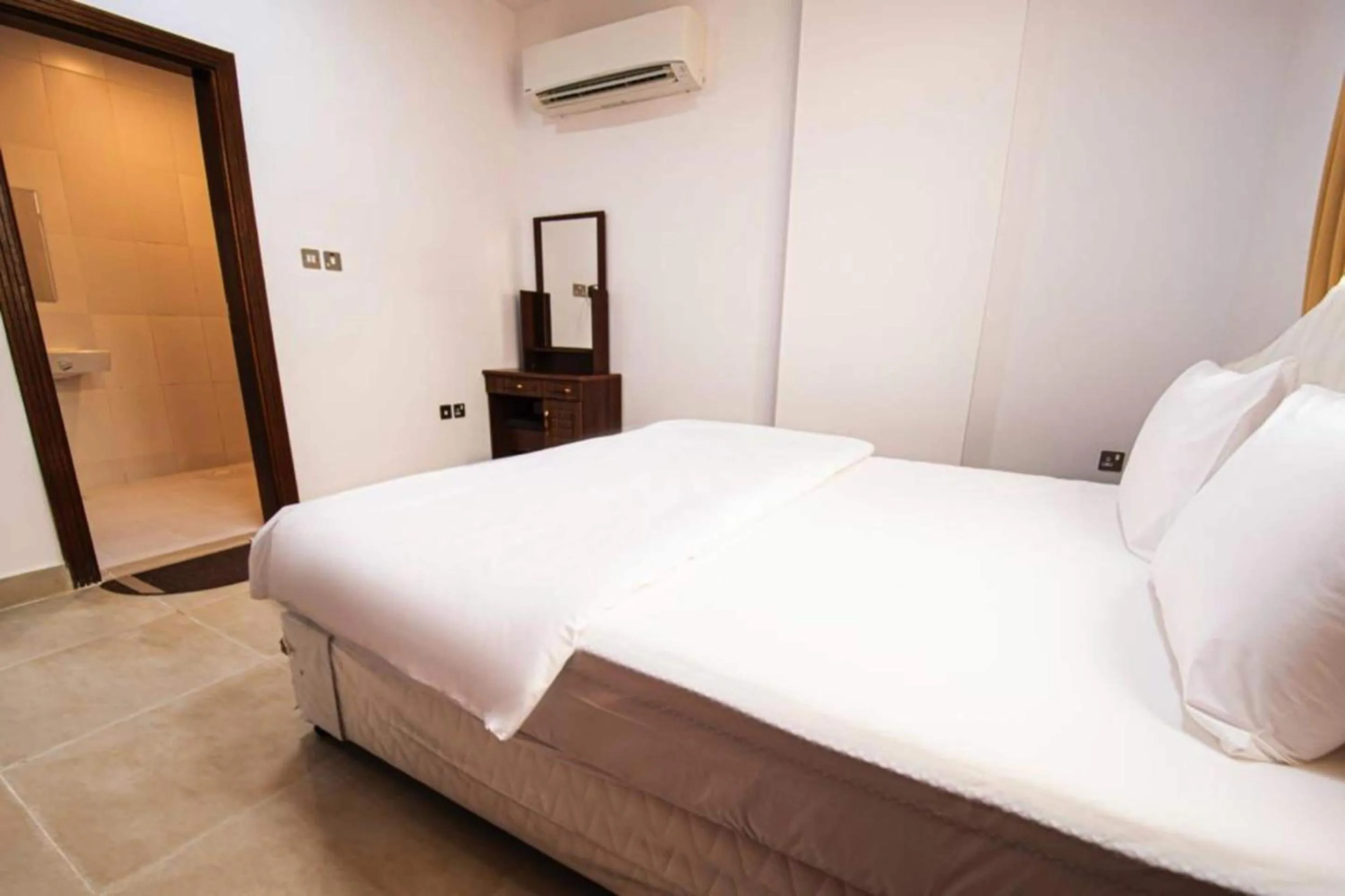 Bedroom, Bed in Super OYO 145 Jandul Salalah 2 Furnished Apartment