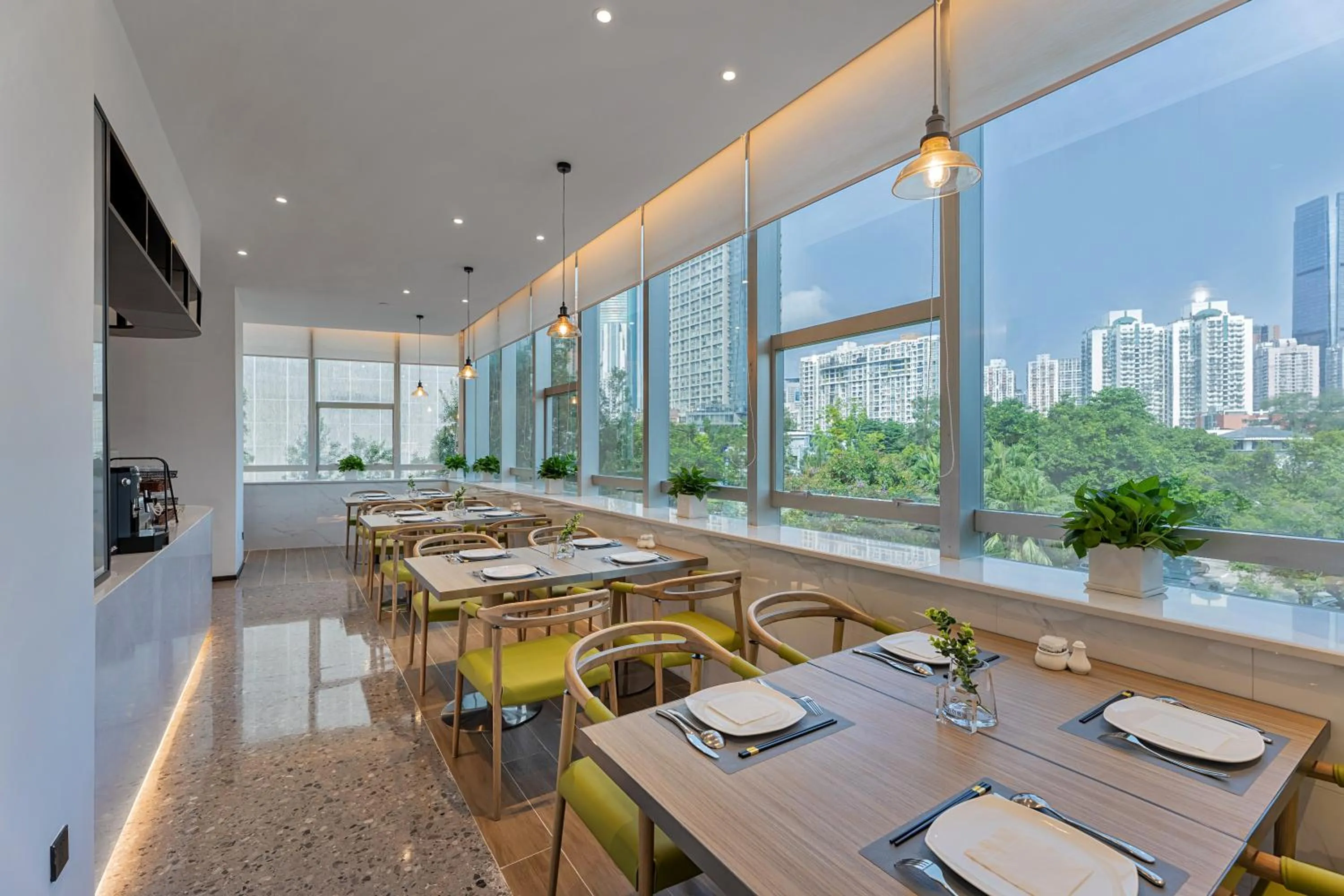 Restaurant/places to eat in CM Serviced Apartment Shenzhen Dongmen