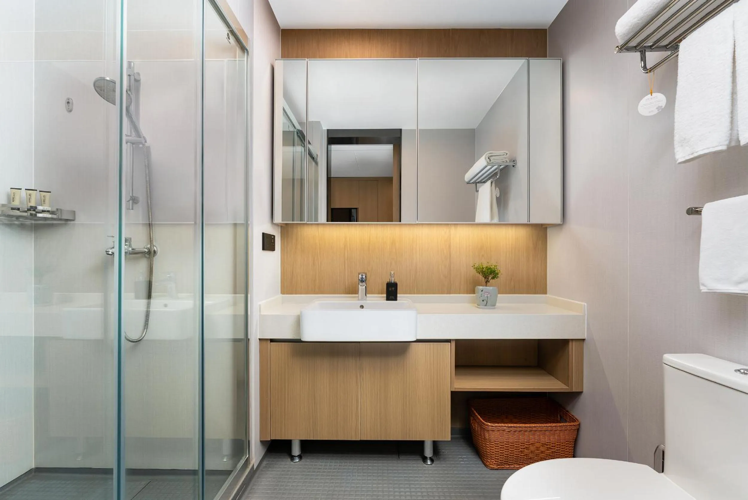Toilet in CM Serviced Apartment Shenzhen Dongmen