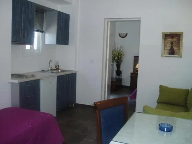 Kitchen or kitchenette in Rita's Place Hotel