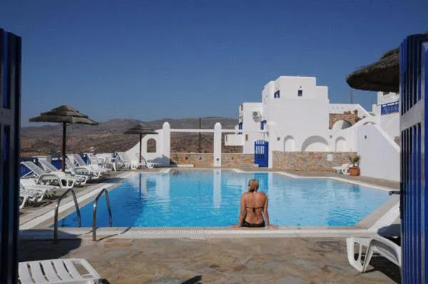 Swimming pool in Rita's Place Hotel
