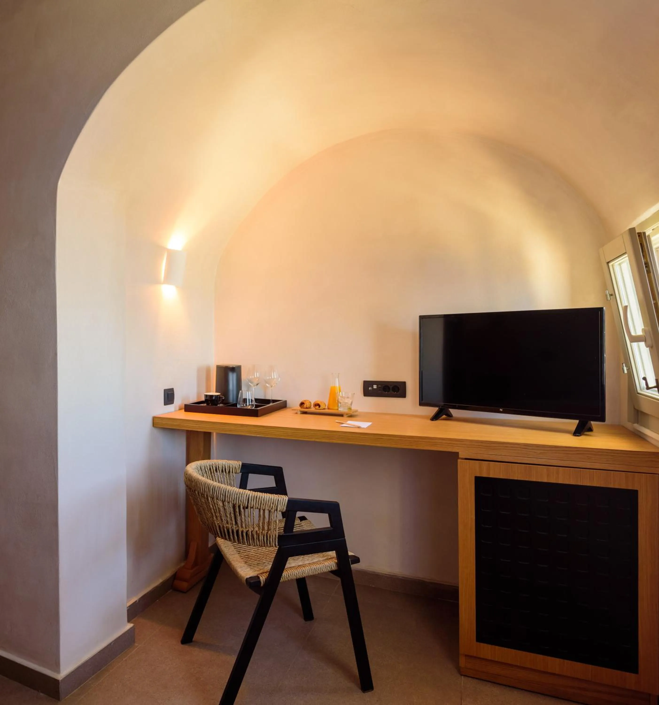 TV and multimedia in Andromeda Villas & Spa Resort