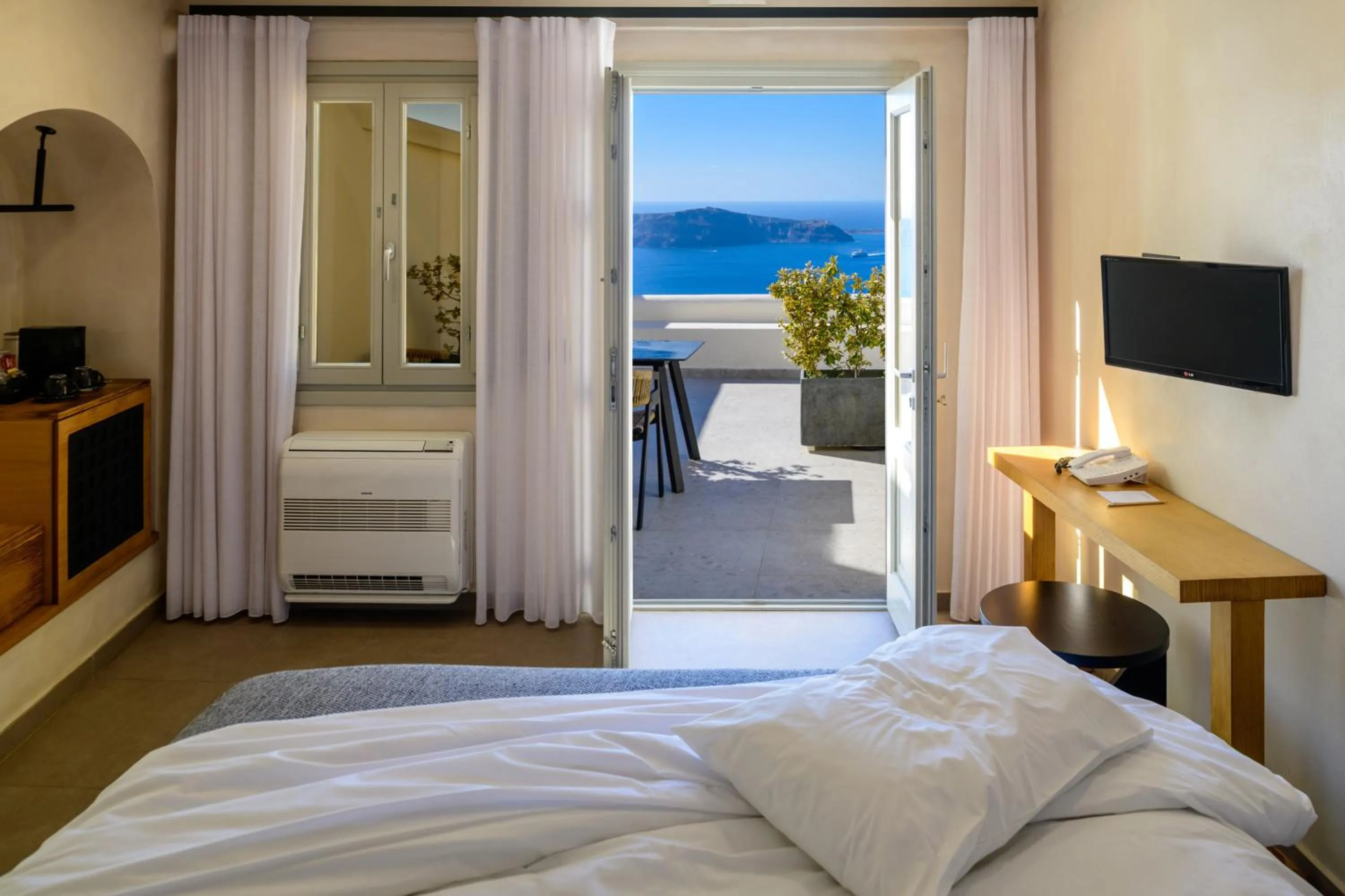 Communal lounge/ TV room, Bed in Andromeda Villas & Spa Resort