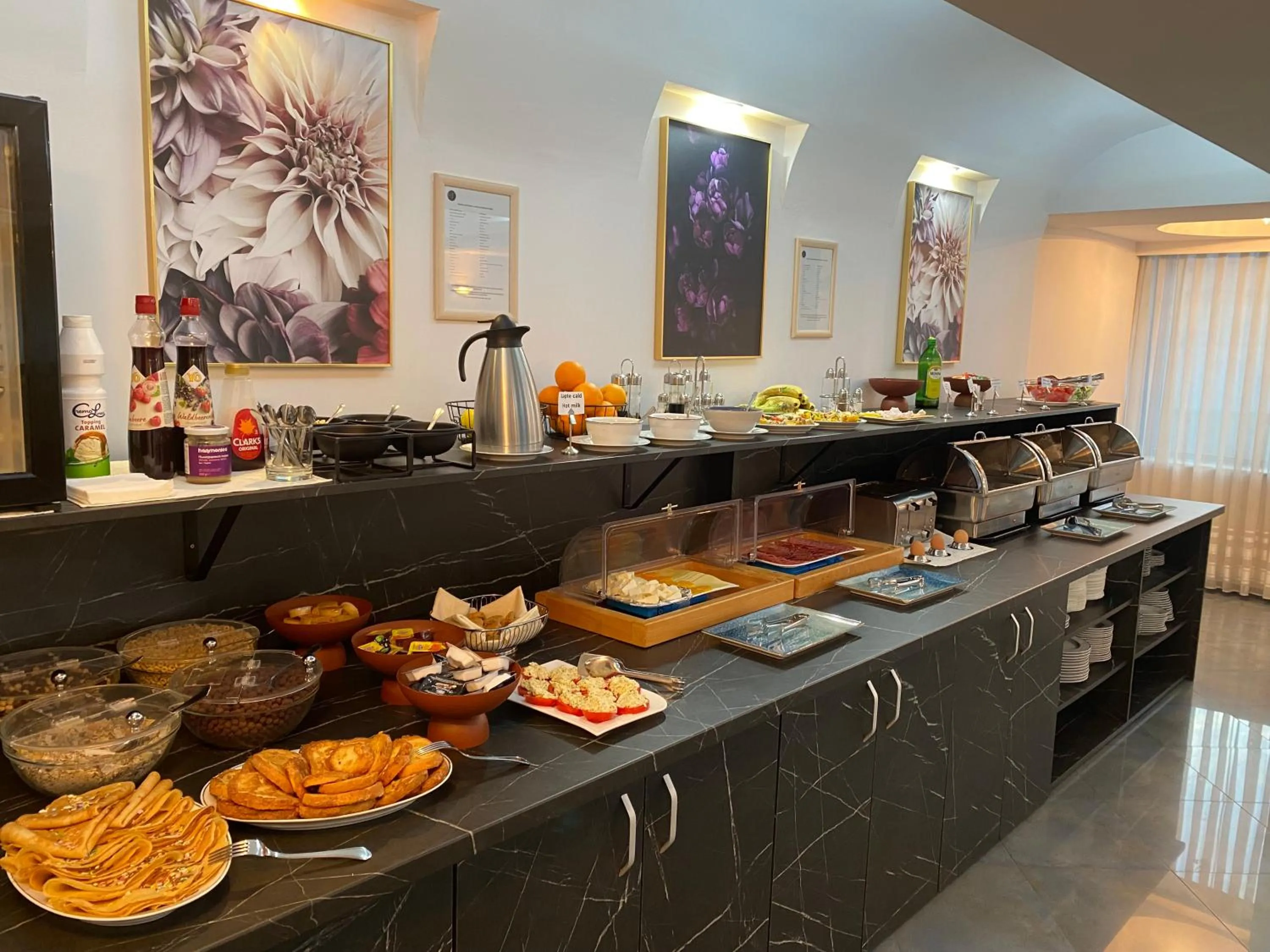 Breakfast in Hotel Excelsior By TimHotels