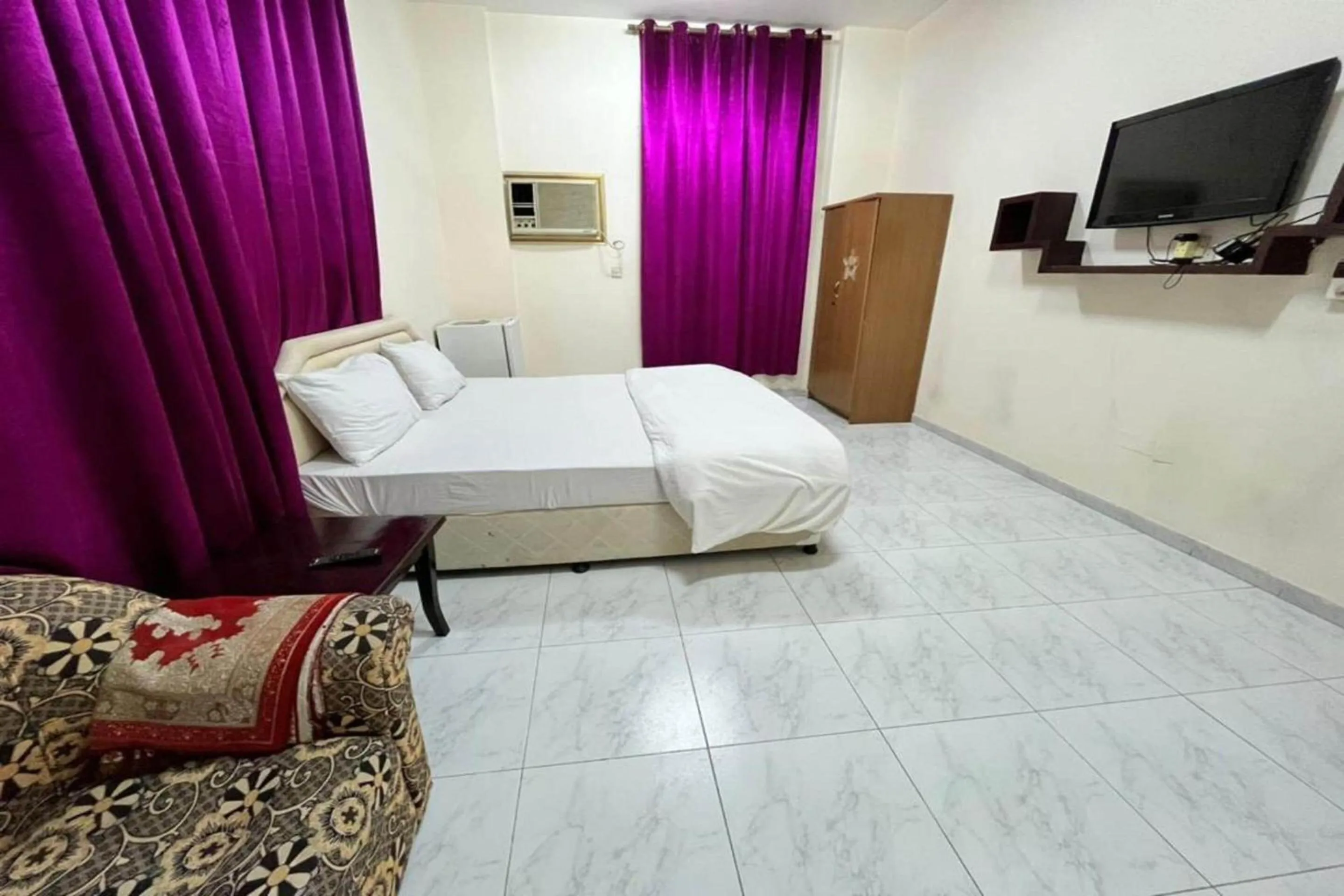 Bedroom, Bed in Super OYO 149 Bait Al Ghubaira Furnished Flat