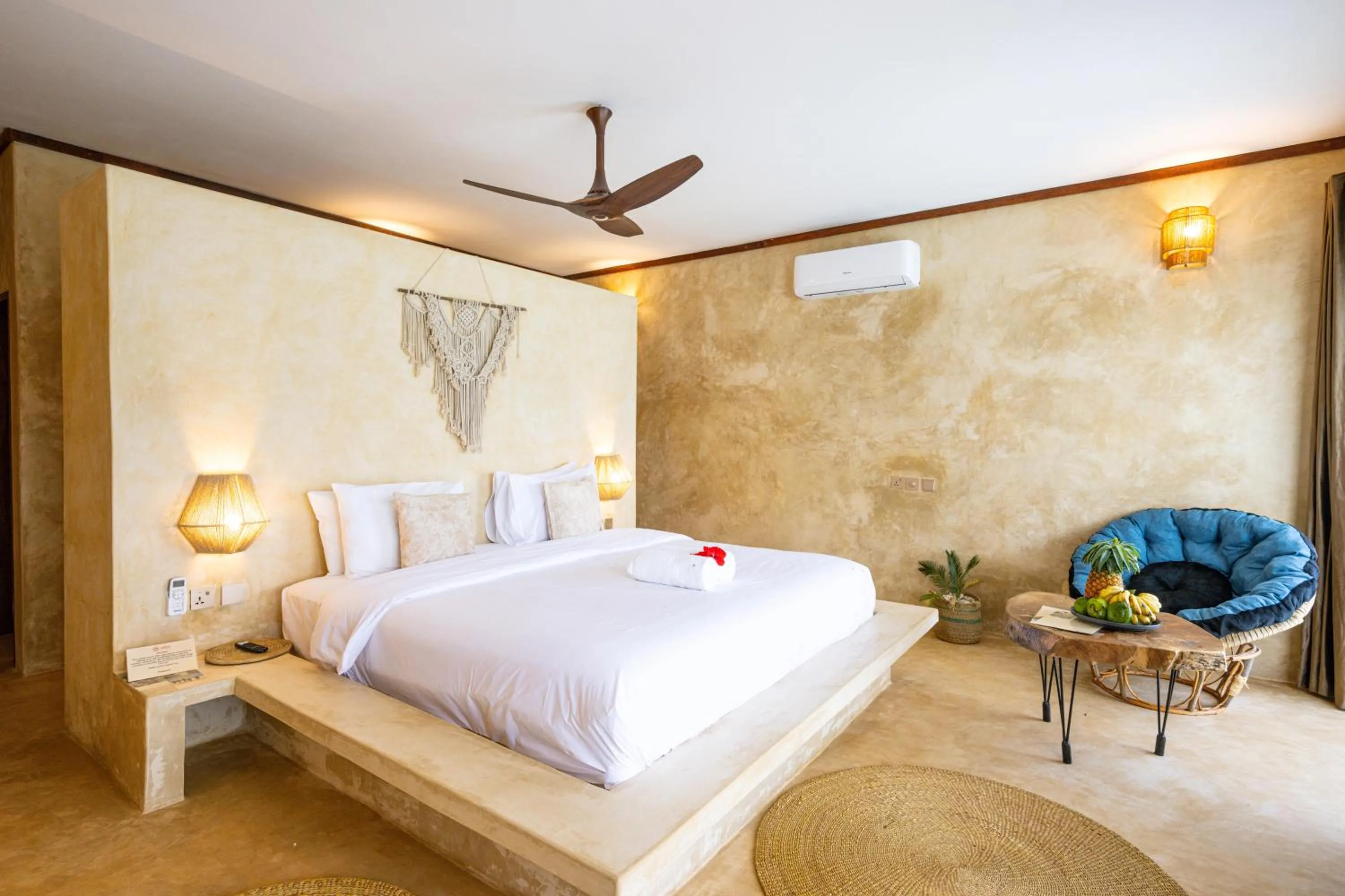 Photo of the whole room, Bed in Safaya Luxury Villas - Adults only