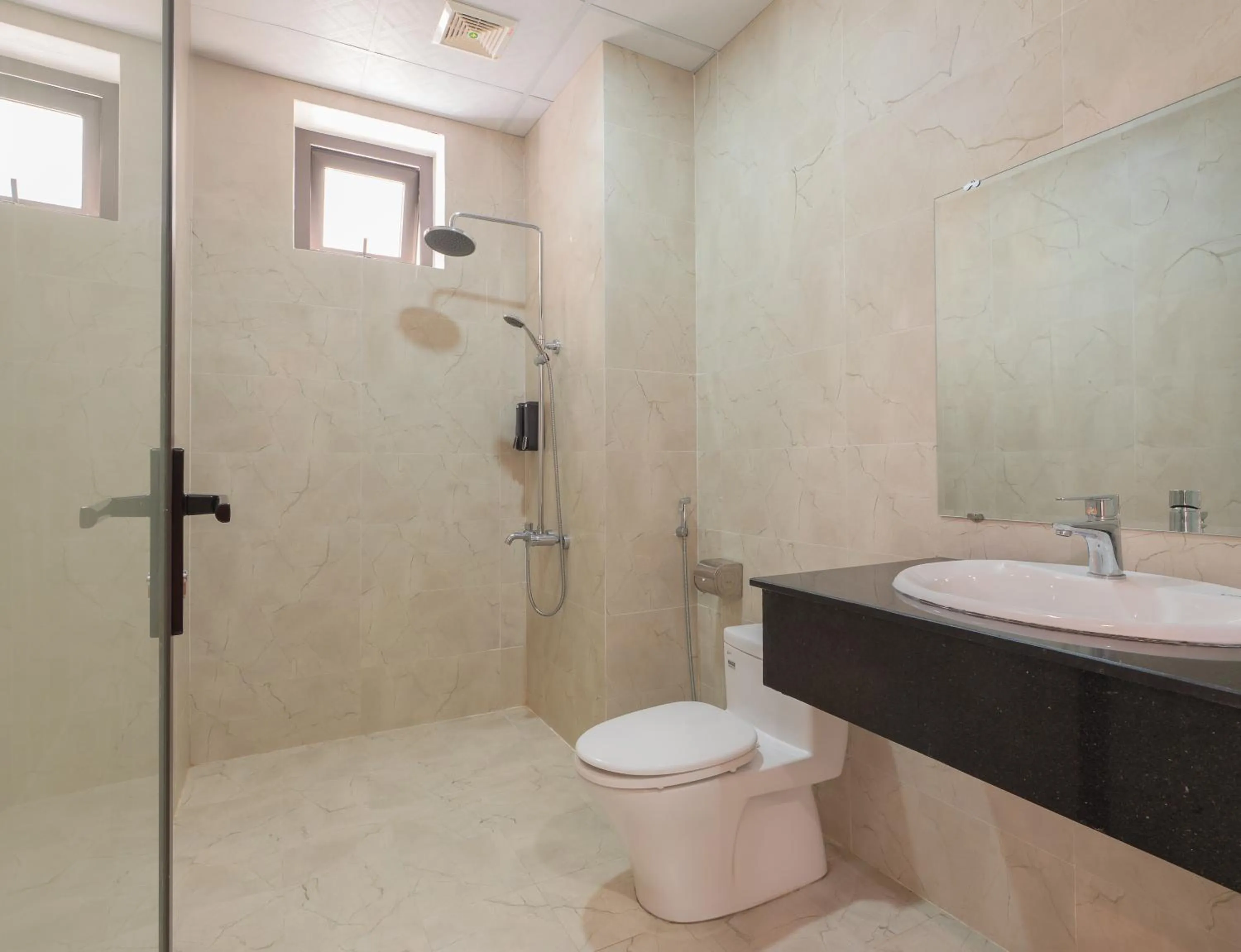 Shower in Khách sạn gần biển Karina Phú Yên