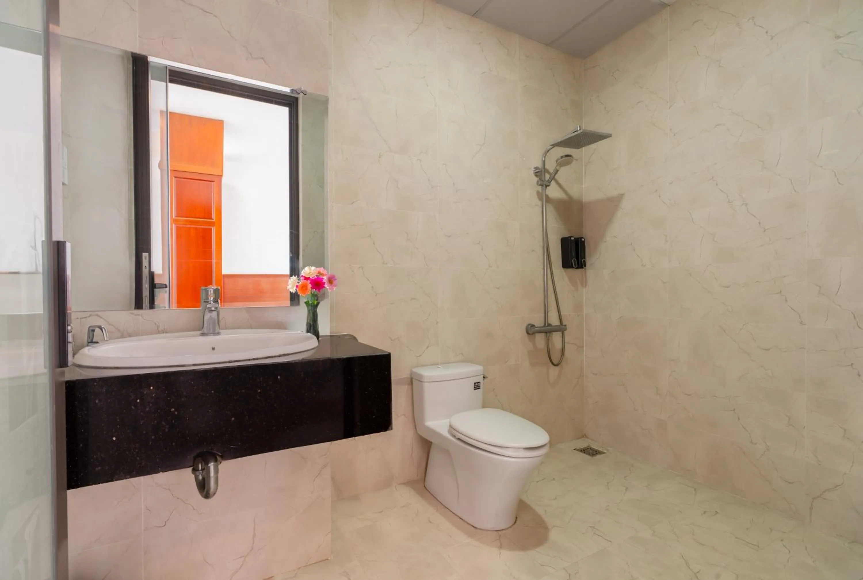 Shower in Khách sạn gần biển Karina Phú Yên