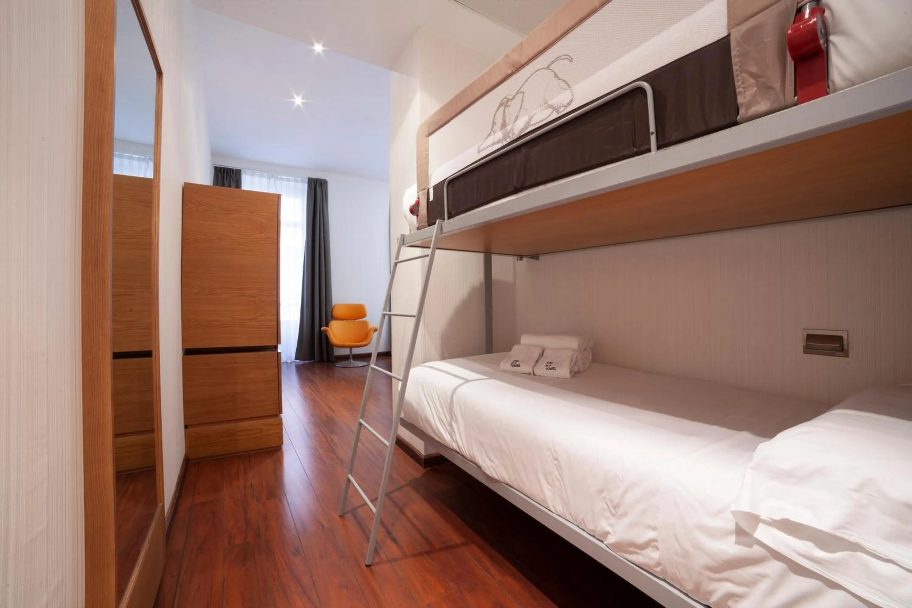 bunk bed, Bed in Petit Palace Plaza Málaga