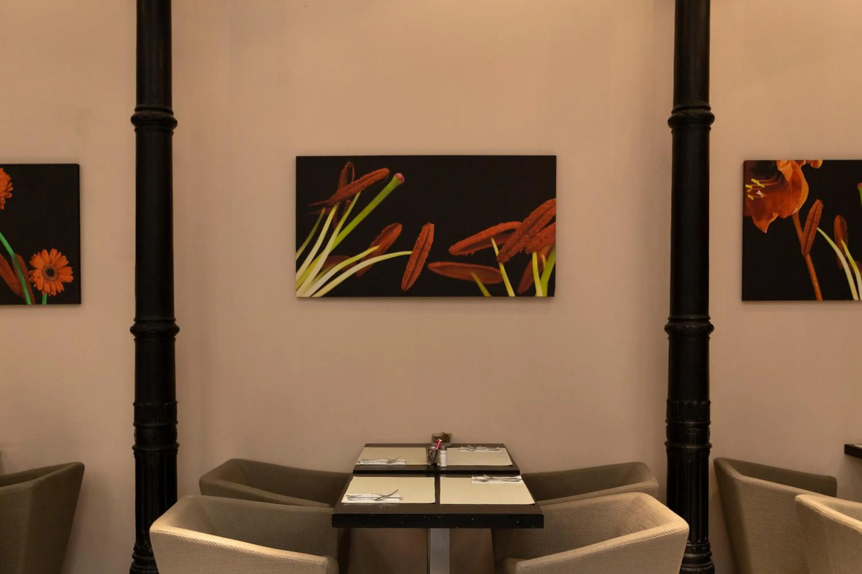 Restaurant/places to eat in Petit Palace Plaza Málaga