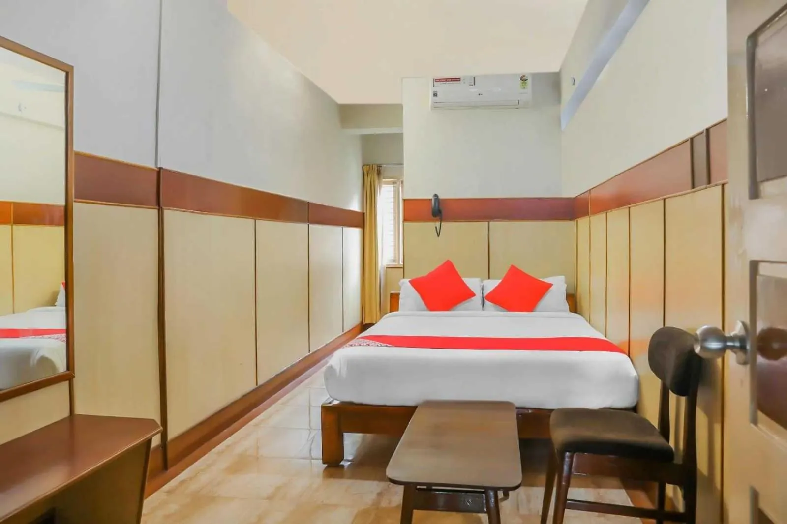 Bedroom in Hotel O Sai Vishram