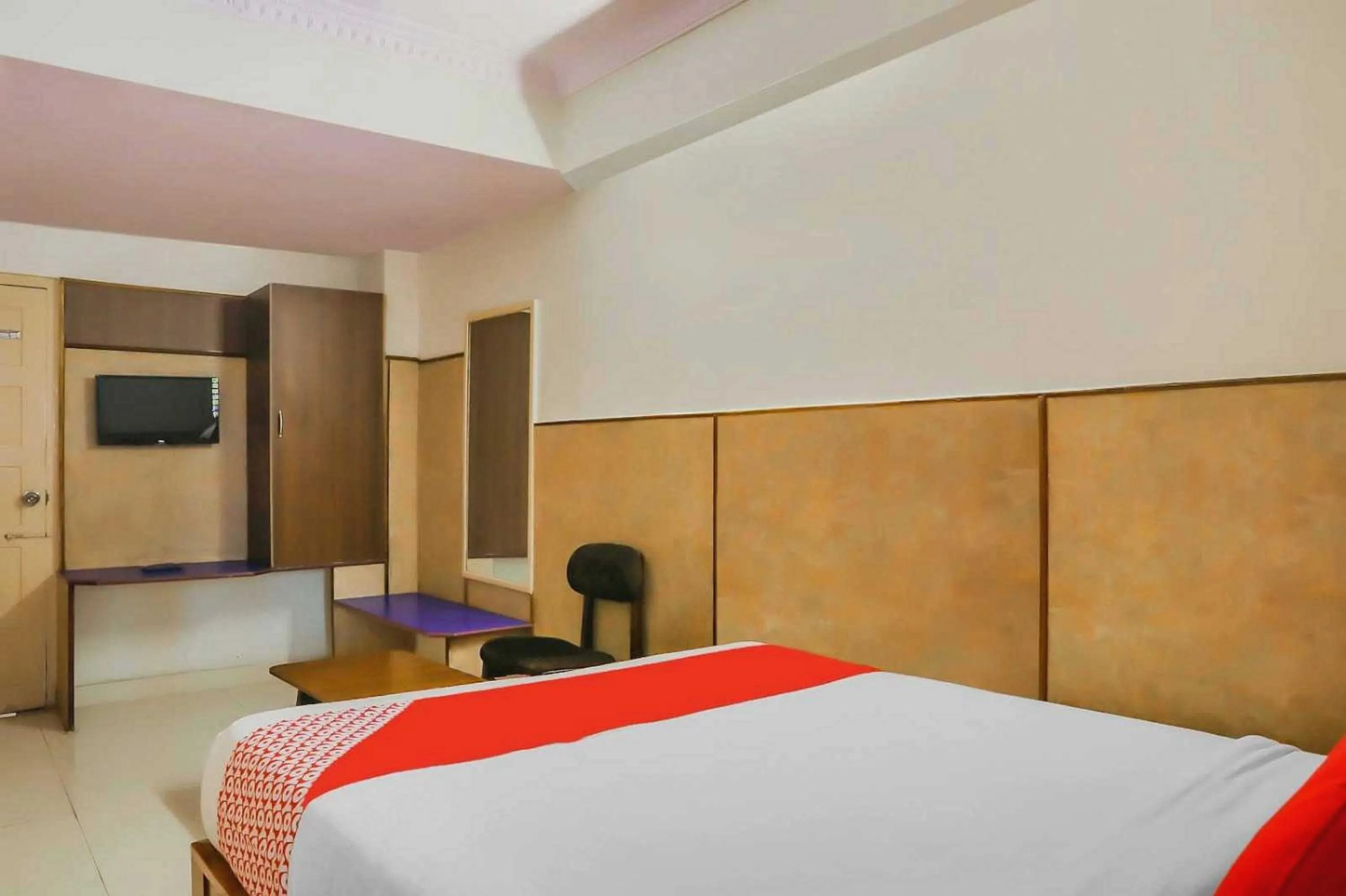 Bedroom in Hotel O Sai Vishram