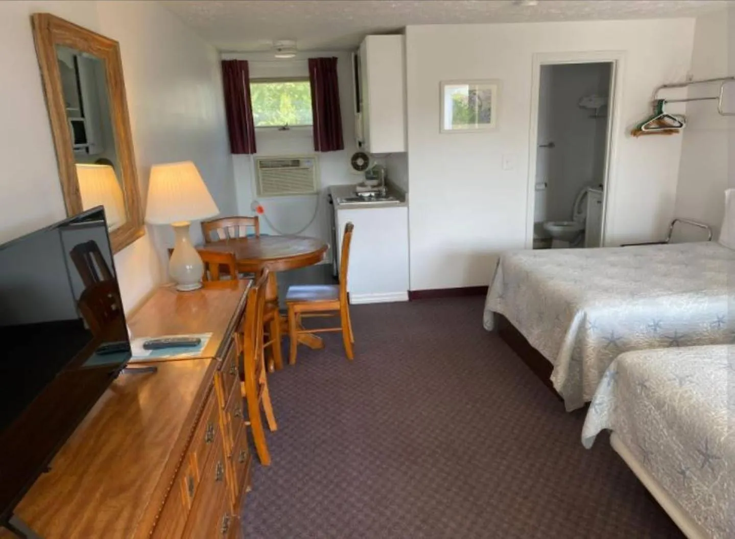 Carriage House Motel Cottages & Suites