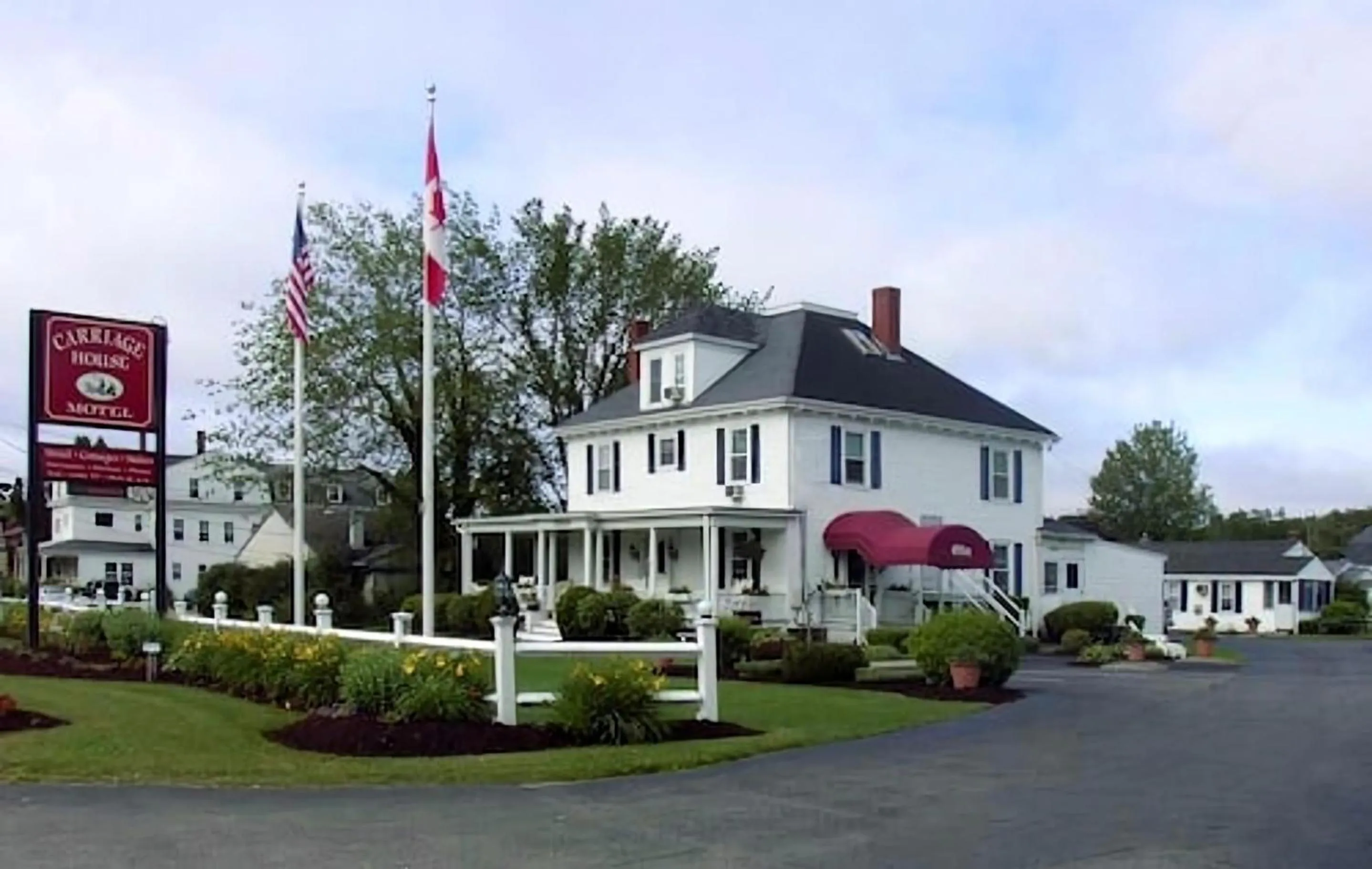 Carriage House Motel Cottages & Suites