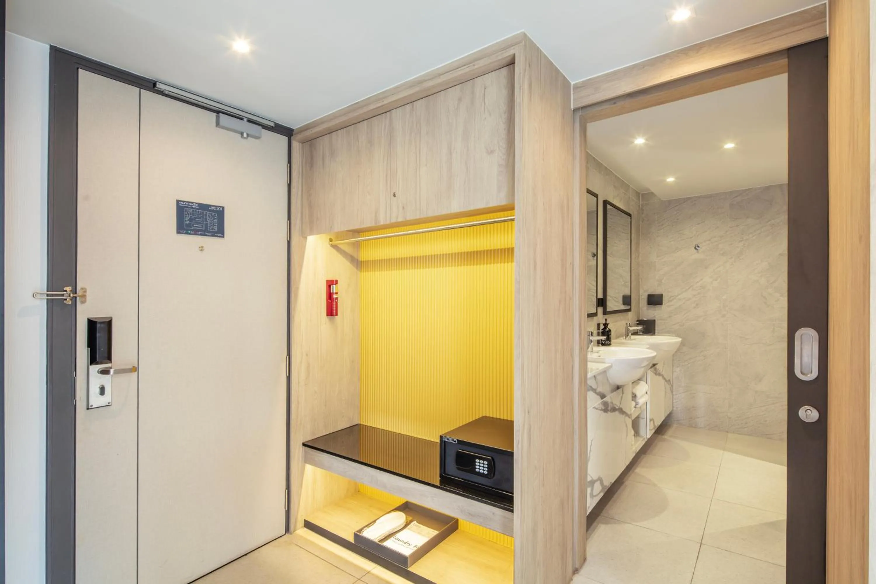 Bathroom, Bed in Best Western Ratchada Hotel