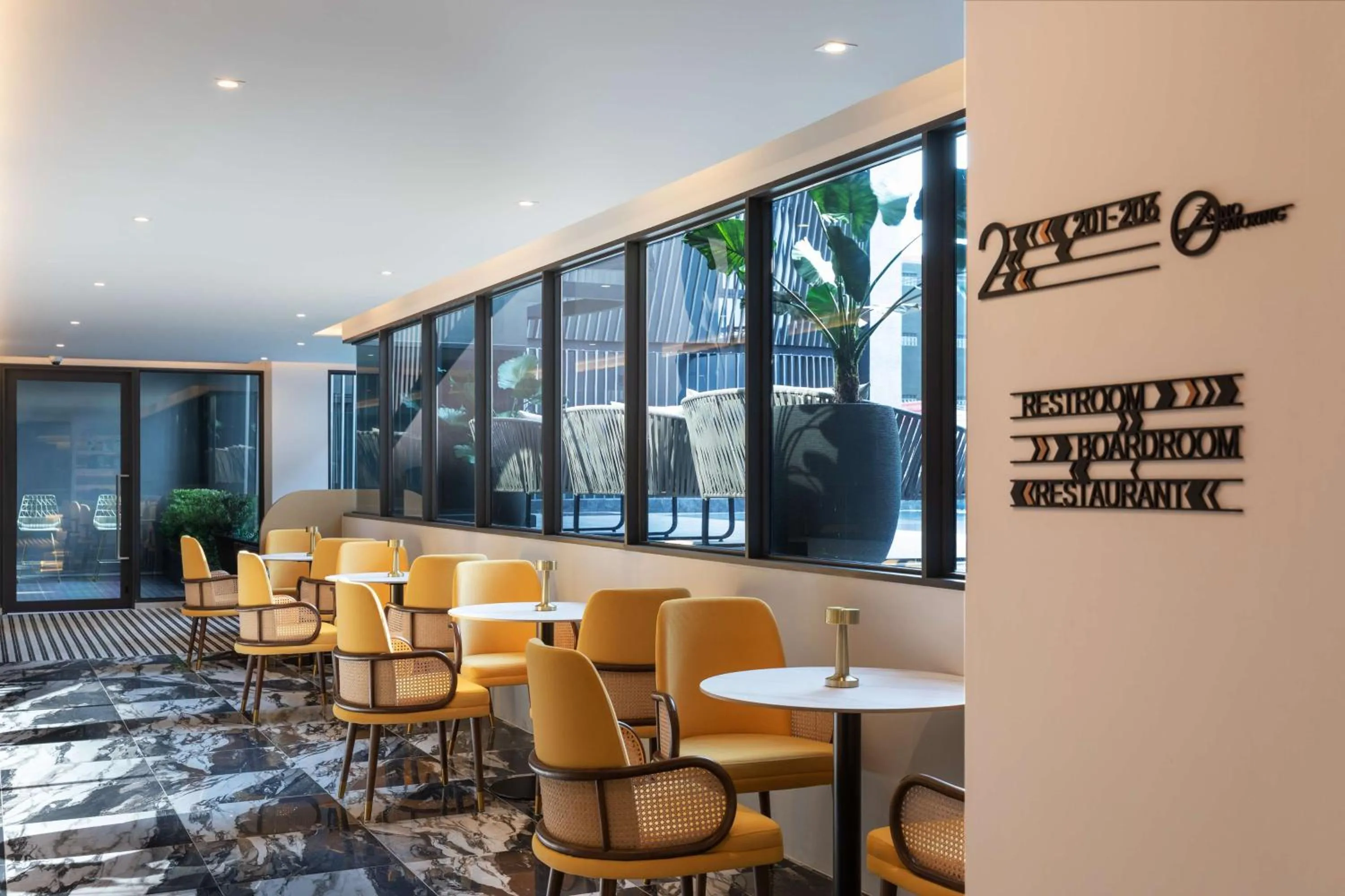 Restaurant/places to eat in Best Western Ratchada Hotel