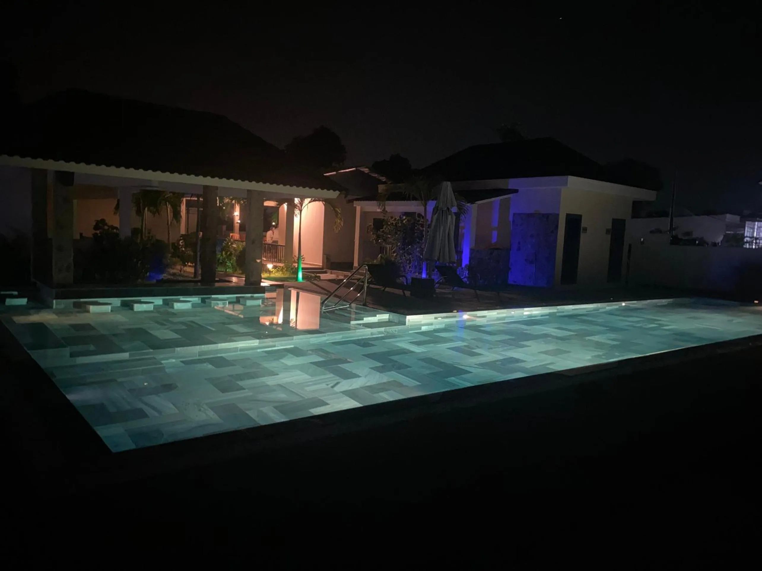 Swimming pool in LAM BUNGALOW Resort & Spa