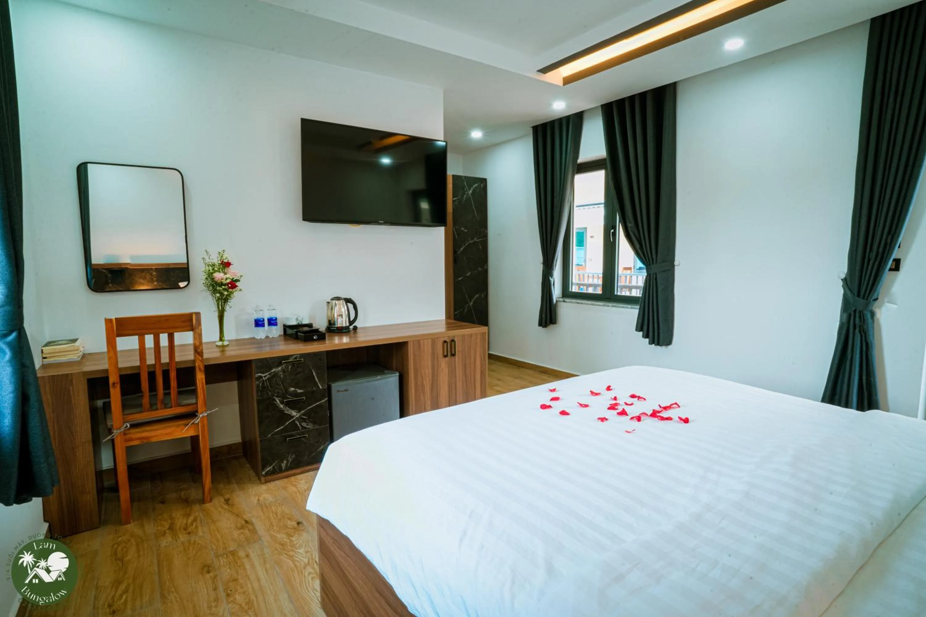 Photo of the whole room, Bed in LAM BUNGALOW Resort & Spa