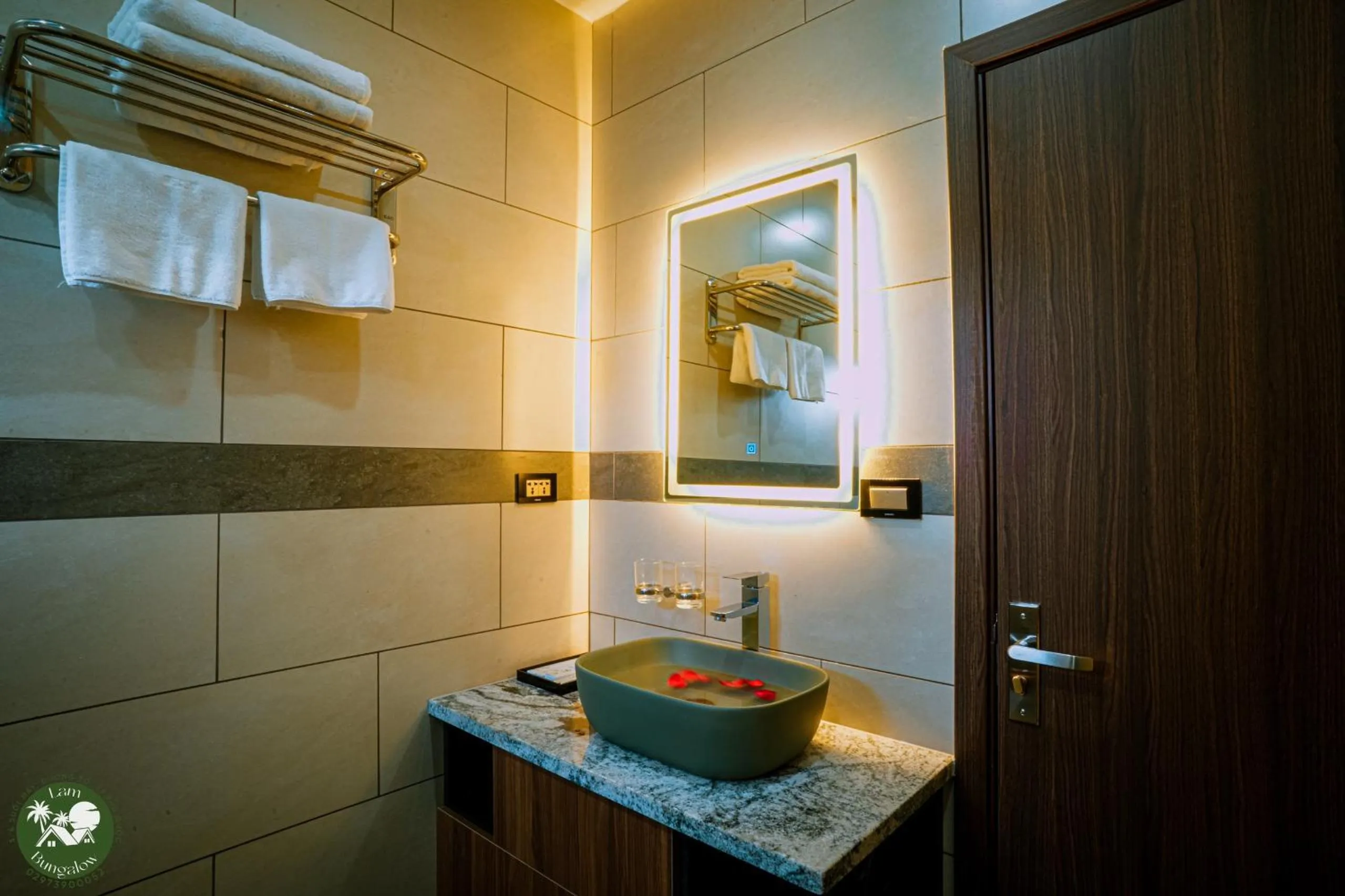 Shower in LAM BUNGALOW Resort & Spa
