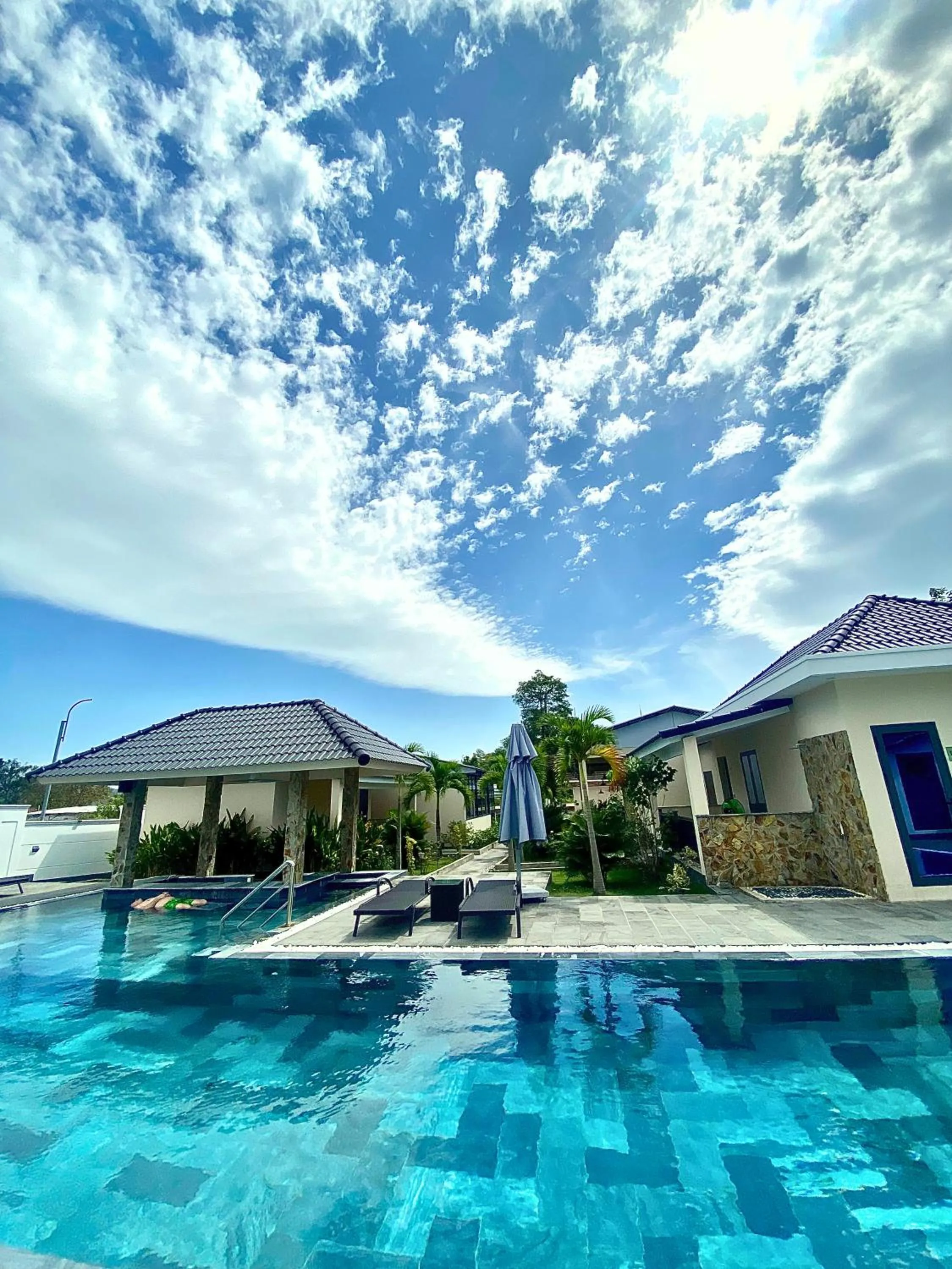 Swimming pool in LAM BUNGALOW Resort & Spa