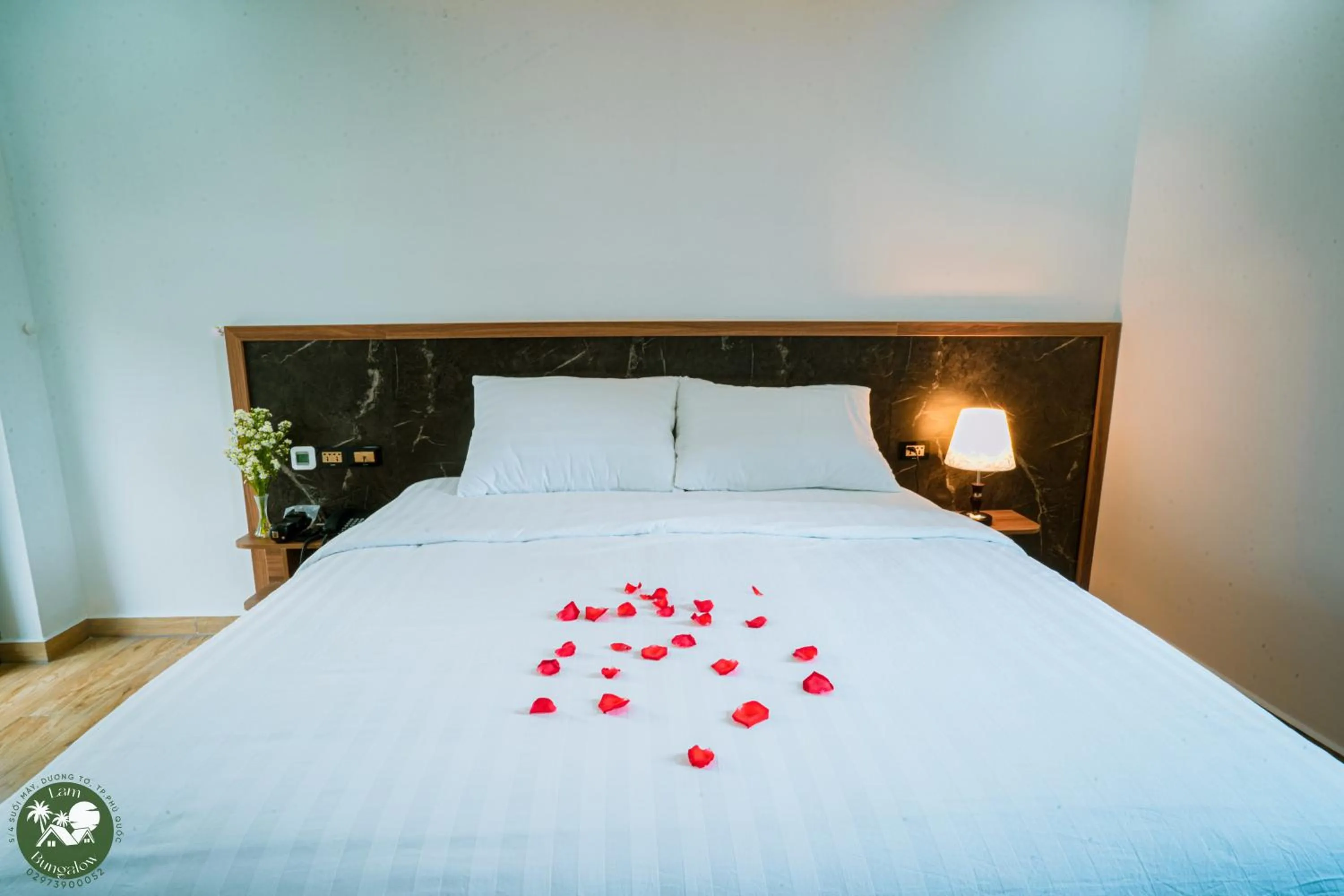 Bed in LAM BUNGALOW Resort & Spa